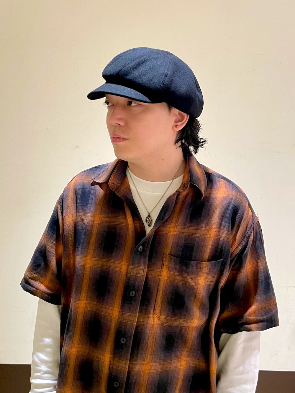 「秋っぽコーデ更新中、古着MIX、レザー、ロンT、ブラウン、チェック、ツイード、キャスケット、OVERRIDE、アメカジ」｜「OVERRIDEのOVERRIDE  REW TWEED CASQUETTE / オーバーライド（キャスケット、ブラック系）」を使った、ひろあきさん（メンズ・168cm）の秋コーディネートの2枚目の写真