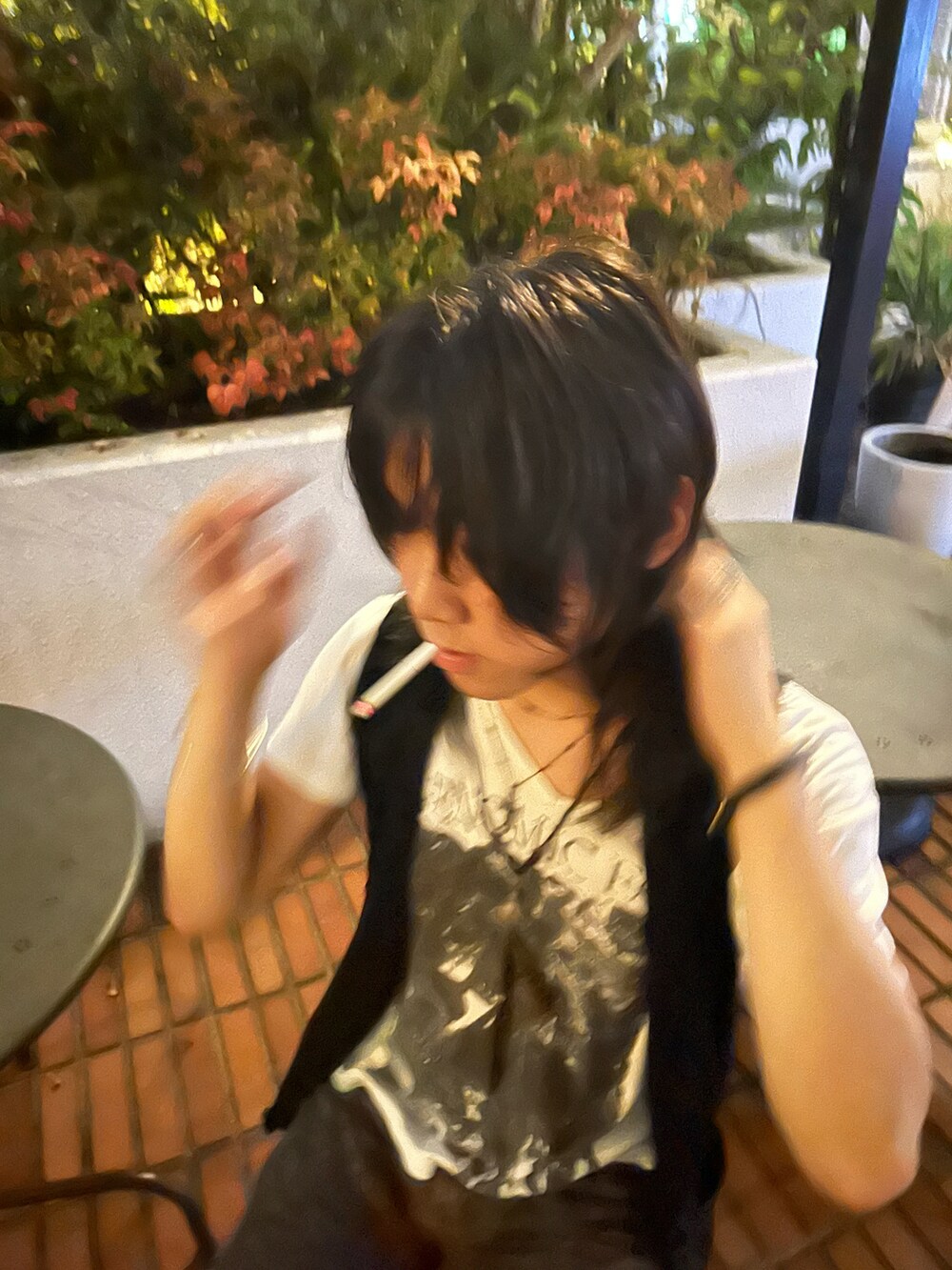 ブラック系のハットを着用したメンズの秋コーディネートの5枚目の写真