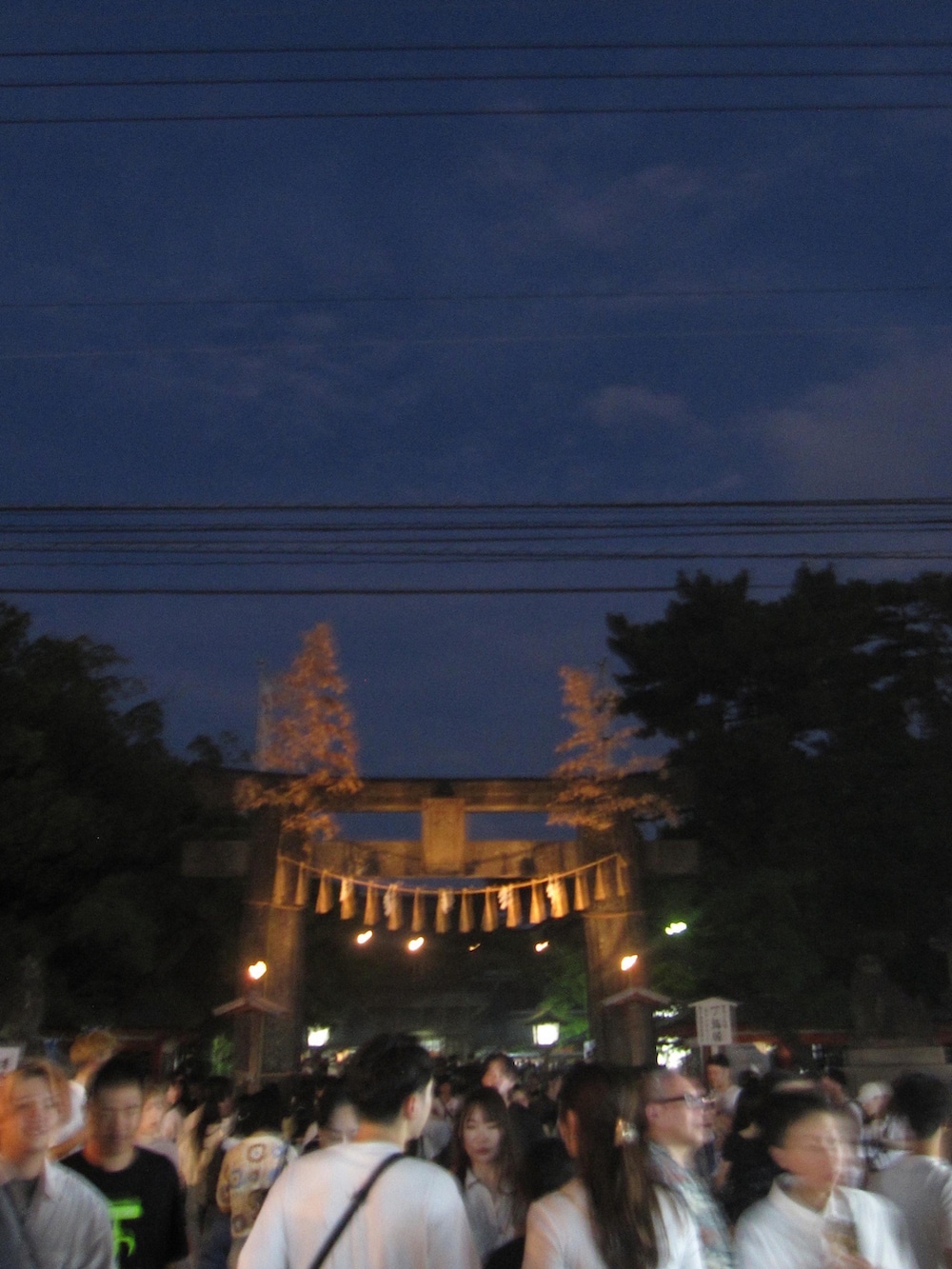 ホワイト系のその他を着用したメンズの秋コーディネートの3枚目の写真