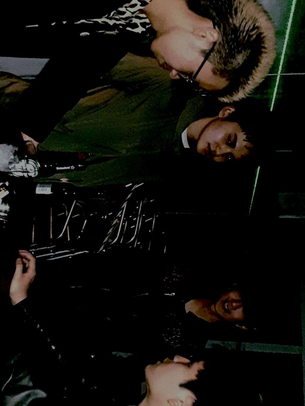 ブラック系のその他、その他のその他を着用したメンズの春コーディネートの2枚目の写真