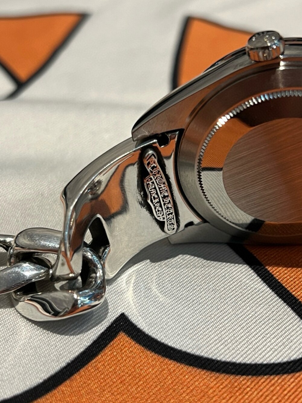 「ロングコート、ミリタリー、オトナカジュアル、冬のコーデ、冬アウター、カジュアル、ブラック、Chrome Hearts、ROLEX、スニーカー」｜「ROLEXのアイテム（腕時計、ブラック系）」を使った、Chrome_HKさん（メンズ・178cm）の冬コーディネートの3枚目の写真