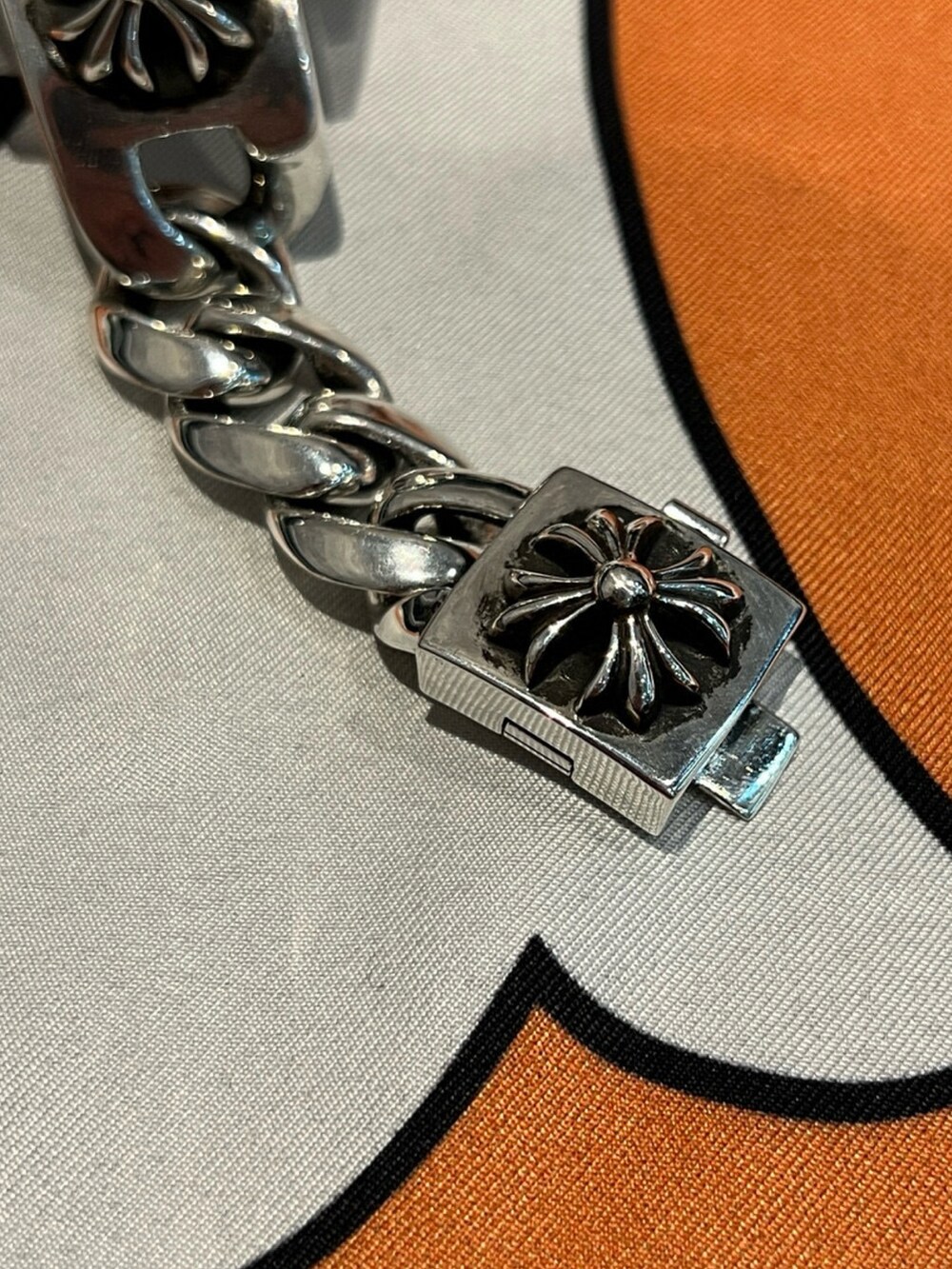「ロングコート、ミリタリー、オトナカジュアル、冬のコーデ、冬アウター、カジュアル、ブラック、Chrome Hearts、ROLEX、スニーカー」｜「ROLEXのアイテム（腕時計、ブラック系）」を使った、Chrome_HKさん（メンズ・178cm）の冬コーディネートの5枚目の写真