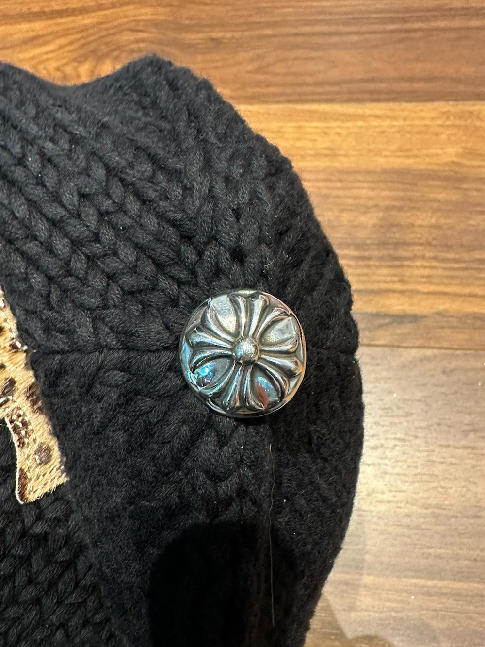 「冬アウター、Chrome Hearts、chromehearts」｜「CHROME HEARTSのアイテム（ニットキャップ/ビーニー、ブラック系）」を使った、Chrome_HKさん（メンズ・174cm）の冬コーディネートの4枚目の写真