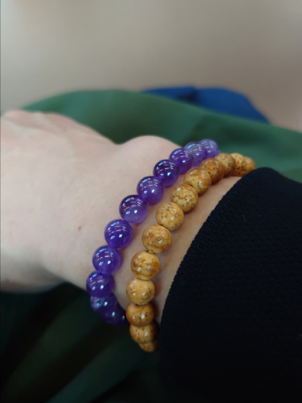 ブルー系のショルダーバッグ、ブルー系の着物、ブルー系の和装小物を着用したメンズの春コーディネートの4枚目の写真