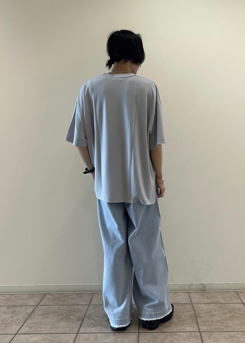 「Tシャツ、デニム、24SS春の新作、低身長、春コーデ、デートコーデ」｜「JUNREDのエアーシルケットルーズTシャツ（Tシャツ/カットソー、グレー系）」を使った、hikaaa1231さん（メンズ・170cm）の春コーディネートの3枚目の写真