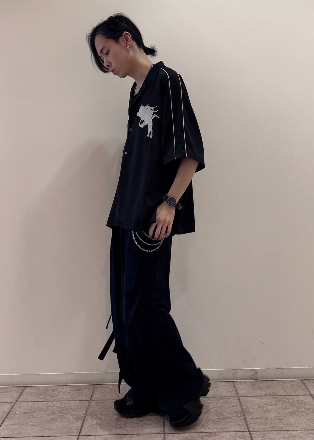 「カーゴパンツ、夏コーデ、低身長、シャツ」｜「JUNREDのital. from JUNRed / bean bracelet connected（ブレスレット、シルバー系）」を使った、hikaaa1231さん（メンズ・170cm）の夏コーディネートの2枚目の写真