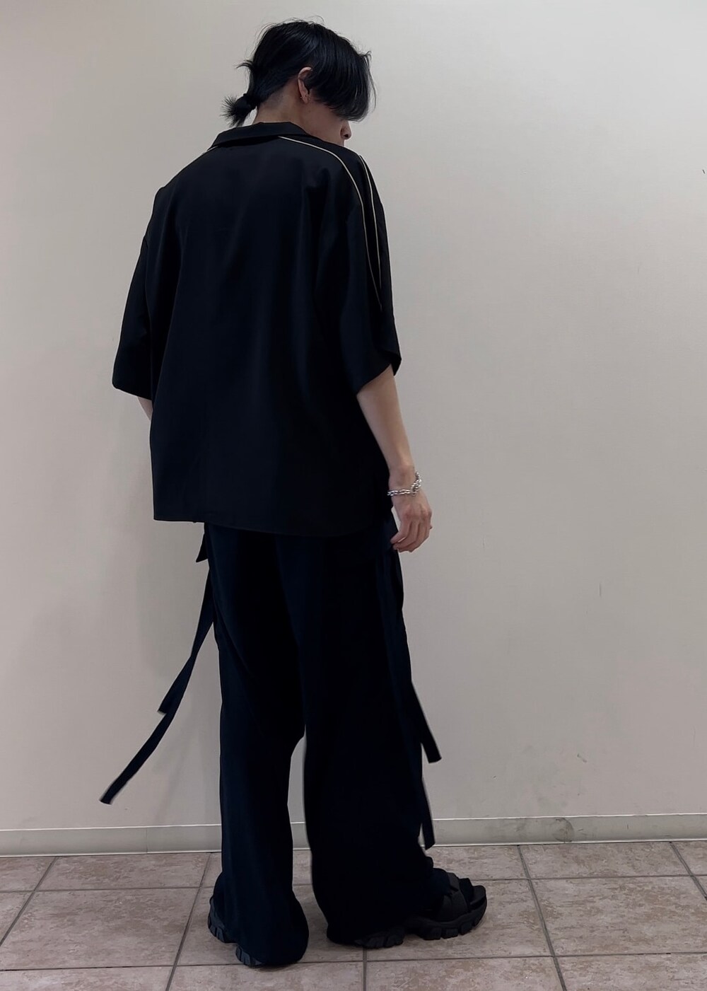 「カーゴパンツ、夏コーデ、低身長、シャツ」｜「JUNREDのital. from JUNRed / bean bracelet connected（ブレスレット、シルバー系）」を使った、hikaaa1231さん（メンズ・170cm）の夏コーディネートの3枚目の写真