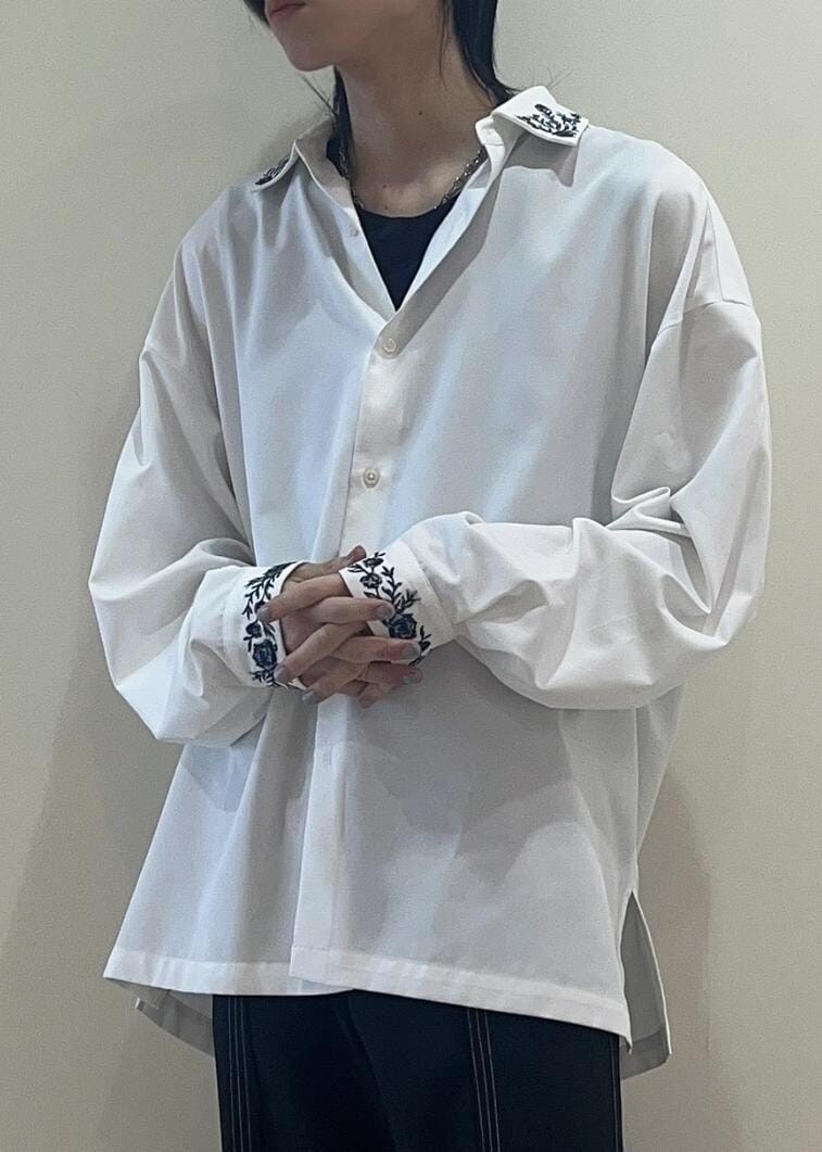 「シャツ、フレアパンツ、スラックス、刺繍シャツ、ワイドパンツ、24SS春の新作、デートコーデ、春コーデ、低身長」｜「JUNREDのルーズノースリーブカットソー（タンクトップ、ブラック系）」を使った、hikaaa1231さん（メンズ・170cm）の春コーディネートの4枚目の写真
