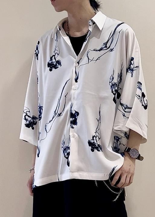 「シャツ、カーゴパンツ、ワイドパンツ、キレイめ、ストリート、夏コーデ、低身長」｜「JUNREDのital. from JUNRed / bean bracelet connected（ブレスレット、シルバー系）」を使った、hikaaa1231さん（メンズ・170cm）の夏コーディネートの4枚目の写真