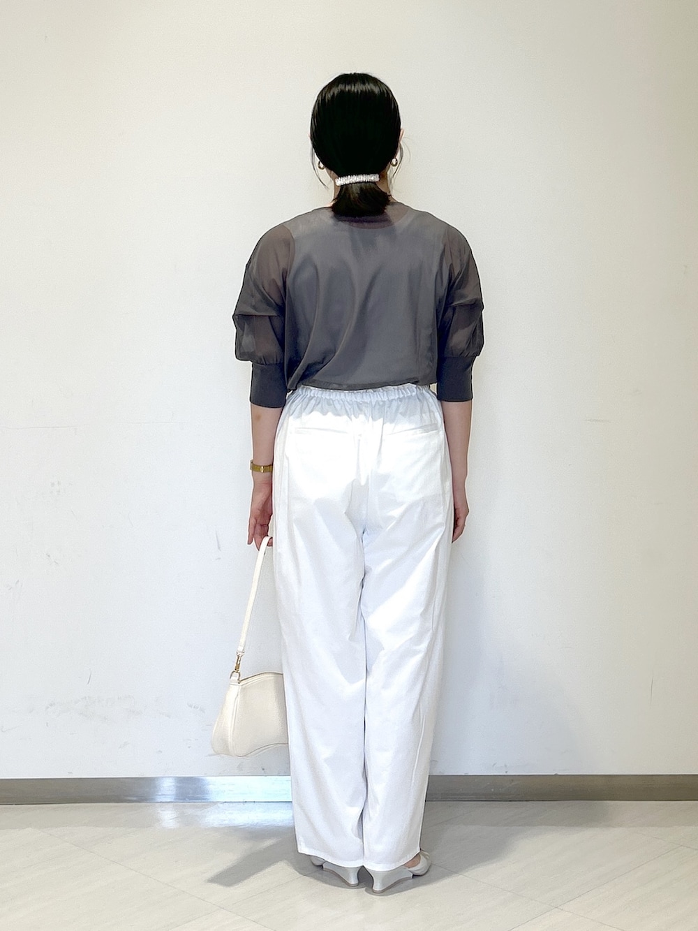 「A part byのカーブネックカフ（ネックレス、ゴールド系）」を使った、めいさん（レディース・159cm）の夏コーディネートの4枚目の写真