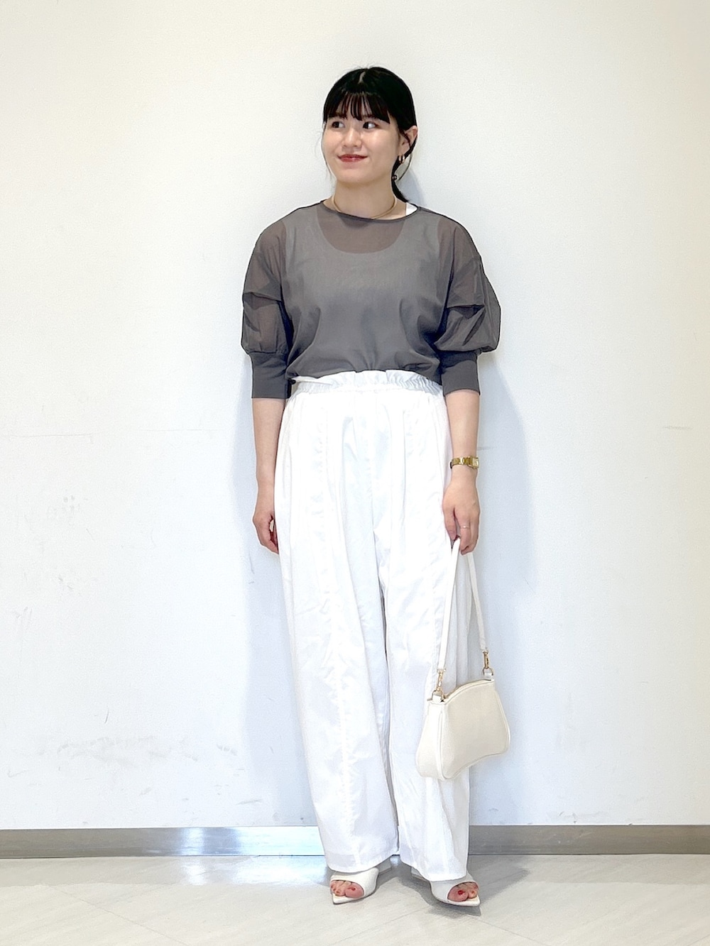 「A part byのカーブネックカフ（ネックレス、ゴールド系）」を使った、めいさん（レディース・159cm）の夏コーディネートの6枚目の写真