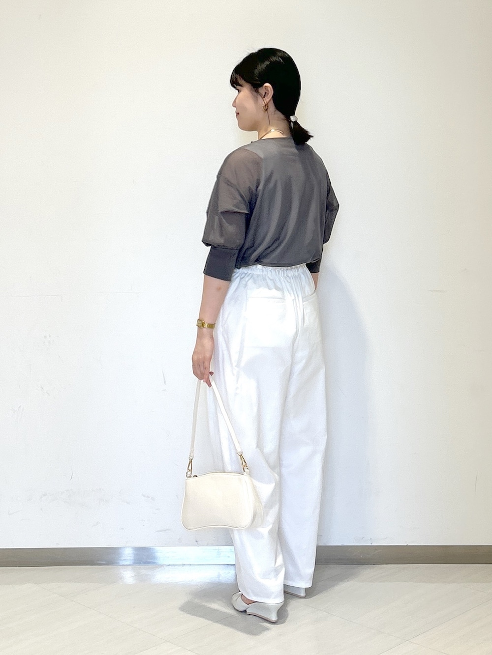 「A part byのカーブネックカフ（ネックレス、ゴールド系）」を使った、めいさん（レディース・159cm）の夏コーディネートの3枚目の写真