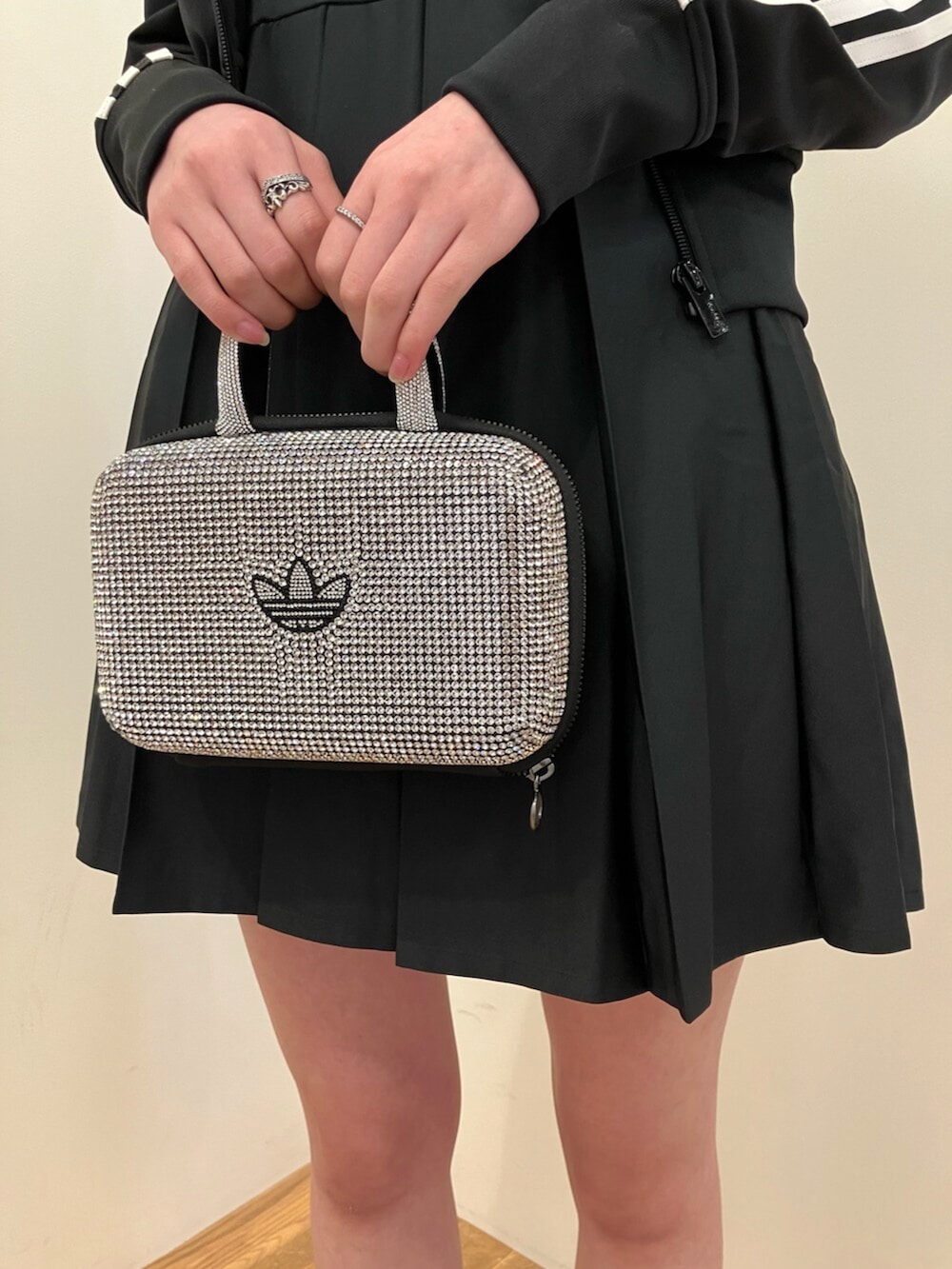 新品 アディダス ラインストーン クラッチバッグ IY4092【楽天市場
