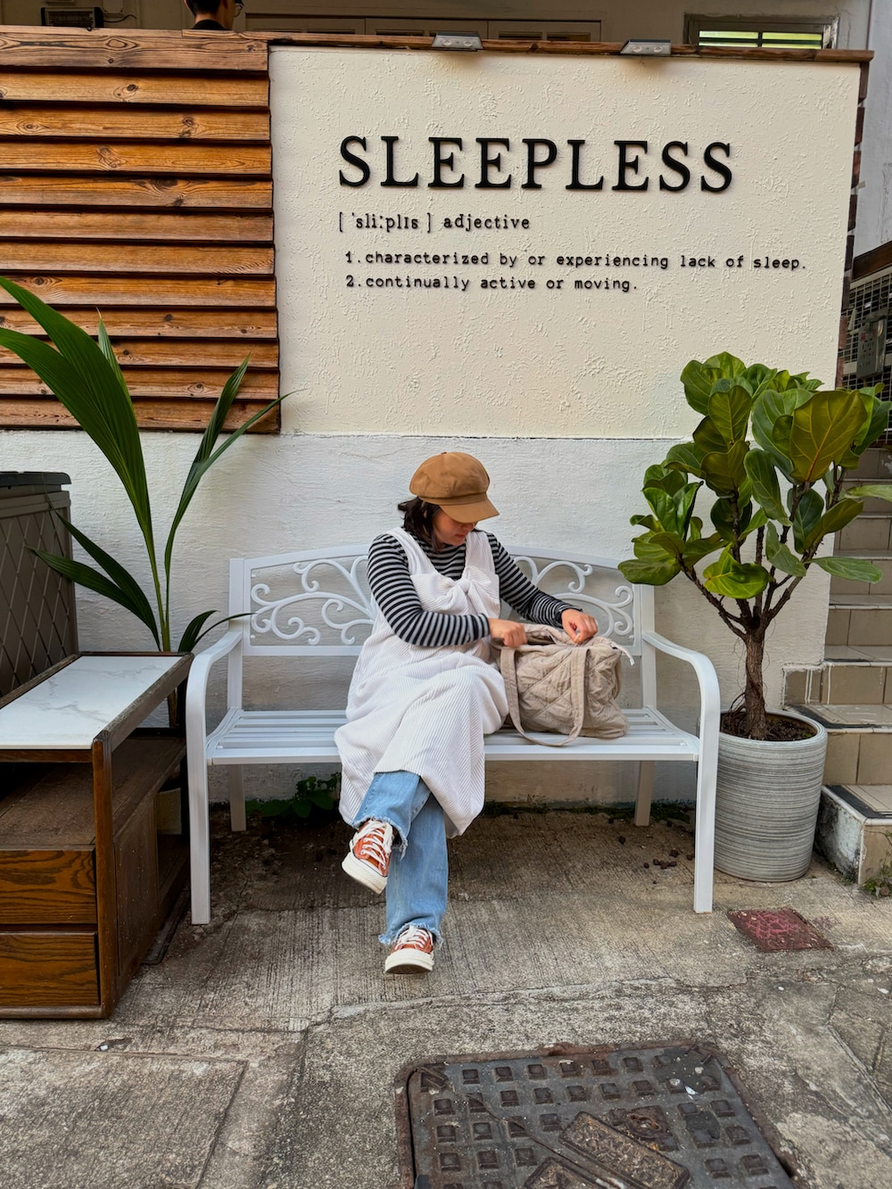 「今日のコーデ、サスペンダー、春色、春服コーデ、お出かけコーデ、Hong Kong、Hong Kong cafe、vintage、Faye Wong」｜「CONVERSEのアイテム（スニーカー、オレンジ系）」を使った、meowmeoweee90さん（レディース・153cm）の春コーディネートの2枚目の写真