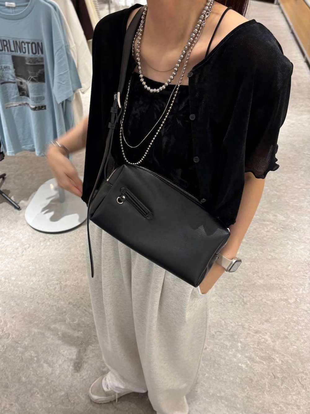 「春色、夏コーデ、着痩せ・細見え、高見え、体型カバー、春コーデ、ローリーズスタイル_LOWRYS FARM、LOWRYS FARM、春服みてみて、ショルダーバッグ」｜「LOWRYS FARMのステンレスバングル 452002（リング、その他）」を使った、kuboさん（レディース・161cm）の夏コーディネートの2枚目の写真