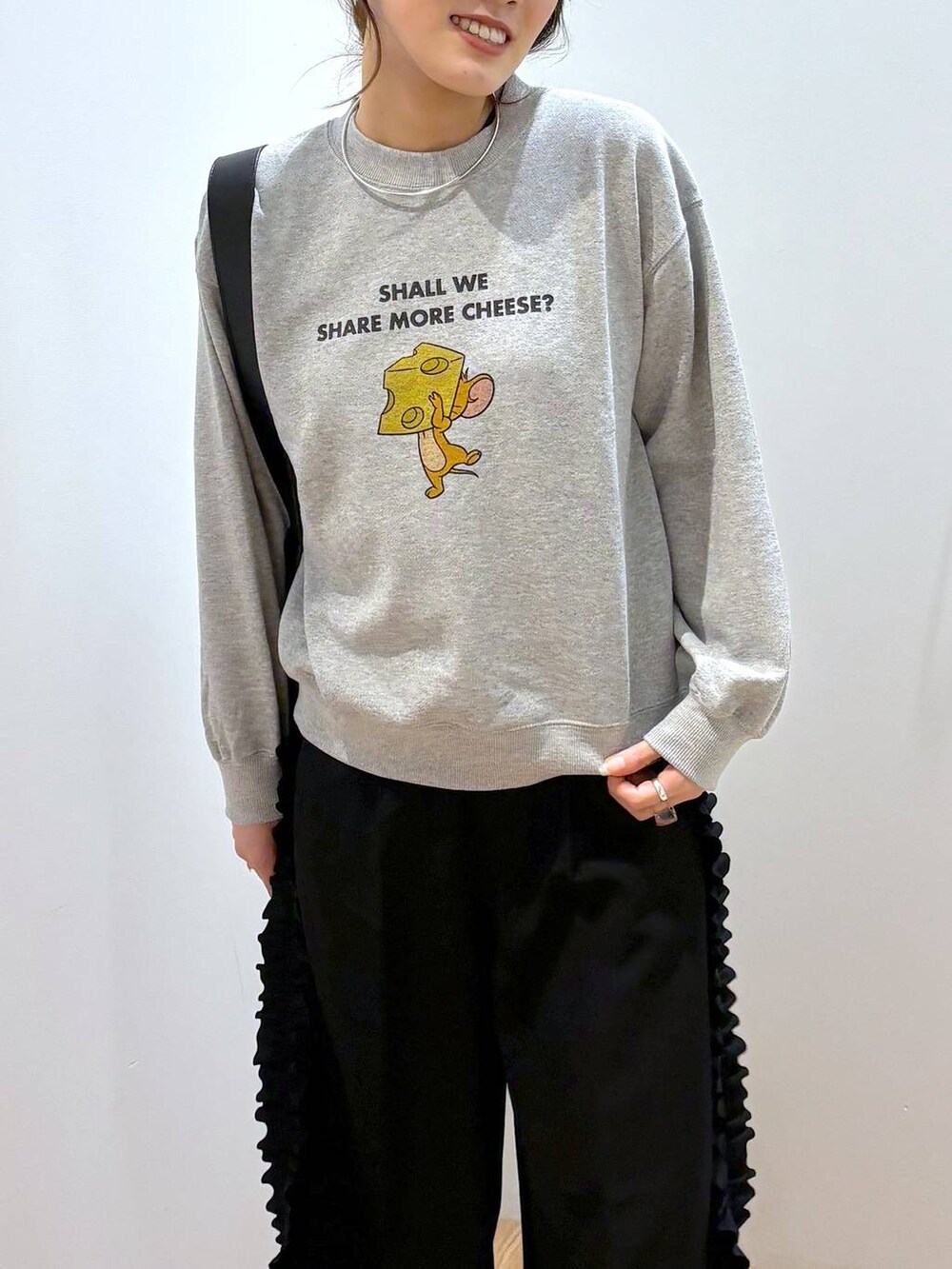 「着痩せ・細見え、高見え、体型カバー、秋コーデ、ローリーズスタイル_LOWRYS FARM、LOWRYS FARM、秋冬新作、秋服準備はじめました、キッズ服、キッズ、スウェット」|「LOWRYS FARMのステンレスフープチョーカー 127295(チョーカー、シルバー系)」を使った、kuboさん(レディース・161cm)の秋コーディネートの2枚目の写真