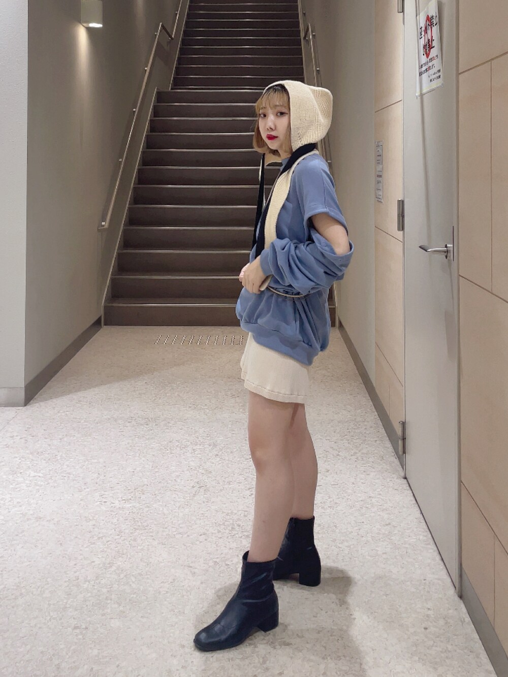 「シンプルコーデ、秋冬、お洒落さんとつながりたい、ootd、低身長、ゆるコーデ、プチプラ、冬コーデ、ガーリーコーデ、スウェット、バラクラバ、リブニット、ショートパンツ」｜「WEGOのWEGO/スクエアトゥストレッチショートブーツ（ブーツ、ブラック系）」を使った、じんももさん（レディース・152cm）の秋コーディネートの2枚目の写真
