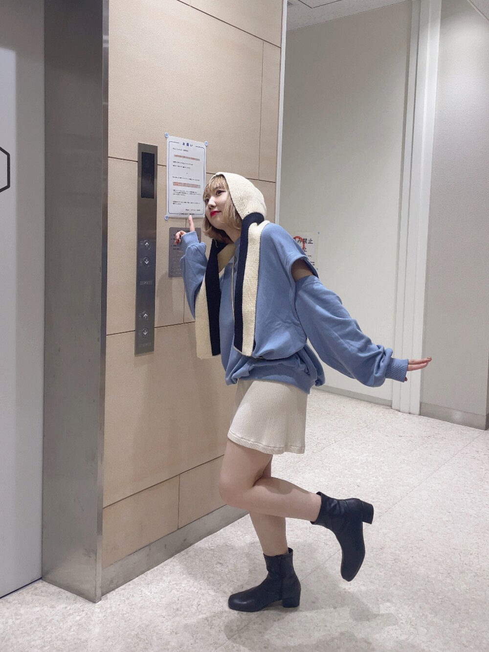 「シンプルコーデ、秋冬、お洒落さんとつながりたい、ootd、低身長、ゆるコーデ、プチプラ、冬コーデ、ガーリーコーデ、スウェット、バラクラバ、リブニット、ショートパンツ」｜「WEGOのWEGO/スクエアトゥストレッチショートブーツ（ブーツ、ブラック系）」を使った、じんももさん（レディース・152cm）の秋コーディネートの4枚目の写真