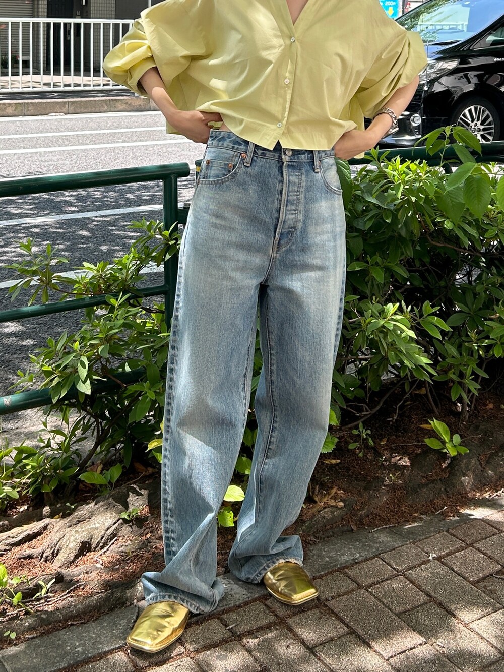 「シャツスタイル、デニム、デニムパンツ、シャツ、きれいめカジュアル」｜「Ungridの2Wayデザインシャツ（シャツ/ブラウス、グリーン系）」を使った、多田詩音さん（レディース・152cm）の夏コーディネートの8枚目の写真