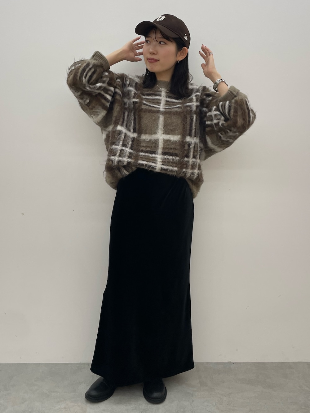 「スカート、ベロアスカート、ニット、秋カラー、カラーコーデ」｜「Ungridのワイドロングブーツ（ブーツ、ブラック系）」を使った、多田詩音さん（レディース・152cm）の秋コーディネートの2枚目の写真