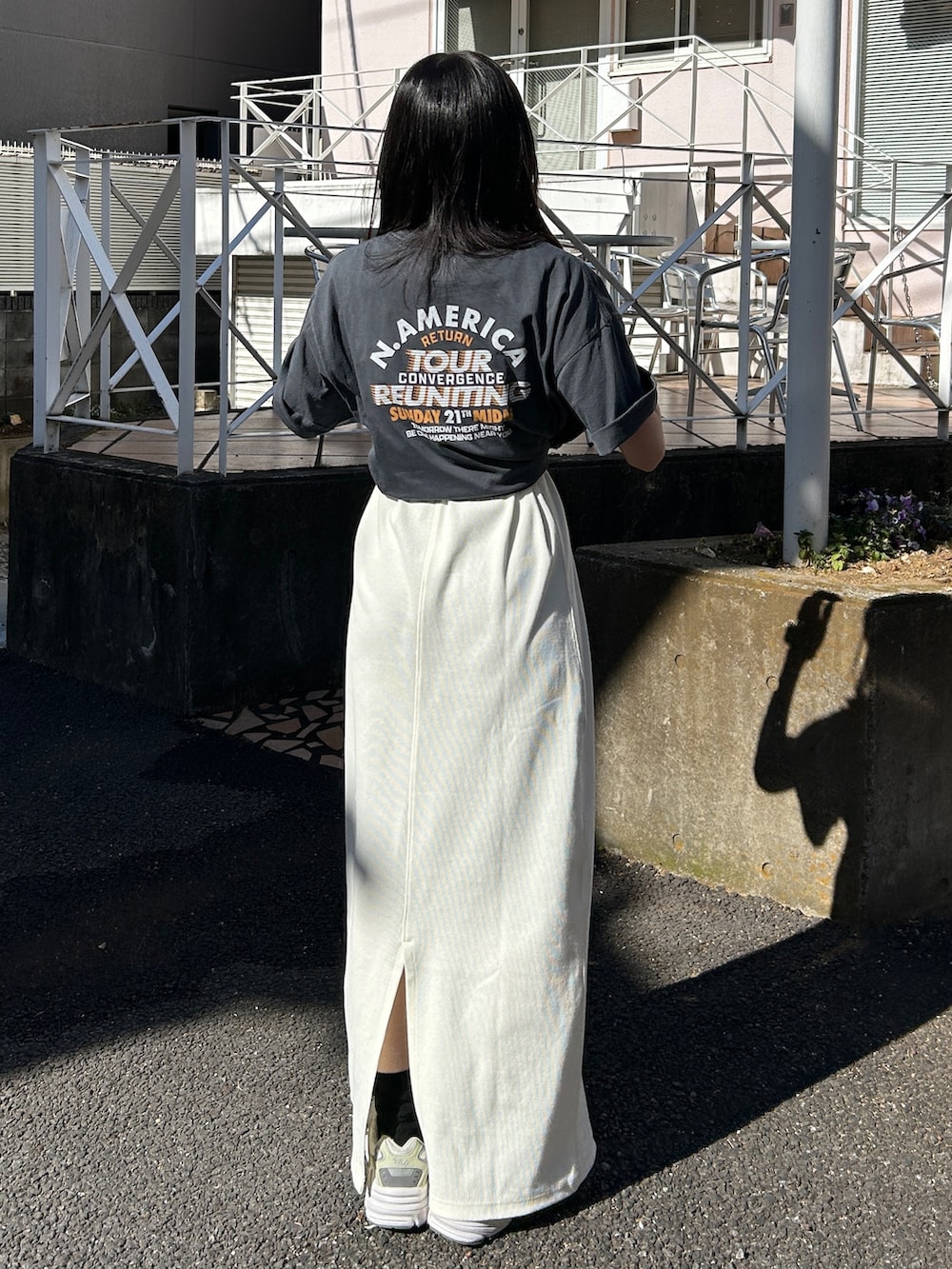 「Tシャツ、Tシャツコーデ、Tシャツワンピ、ワンピ、ワンピース、ワンピーススタイル、白、白ワンピース、アメスリワンピ」｜「Ungridのオーガビッツテレコフィットワンピース（ワンピース、ホワイト系）」を使った、多田詩音さん（レディース・152cm）の夏コーディネートの6枚目の写真