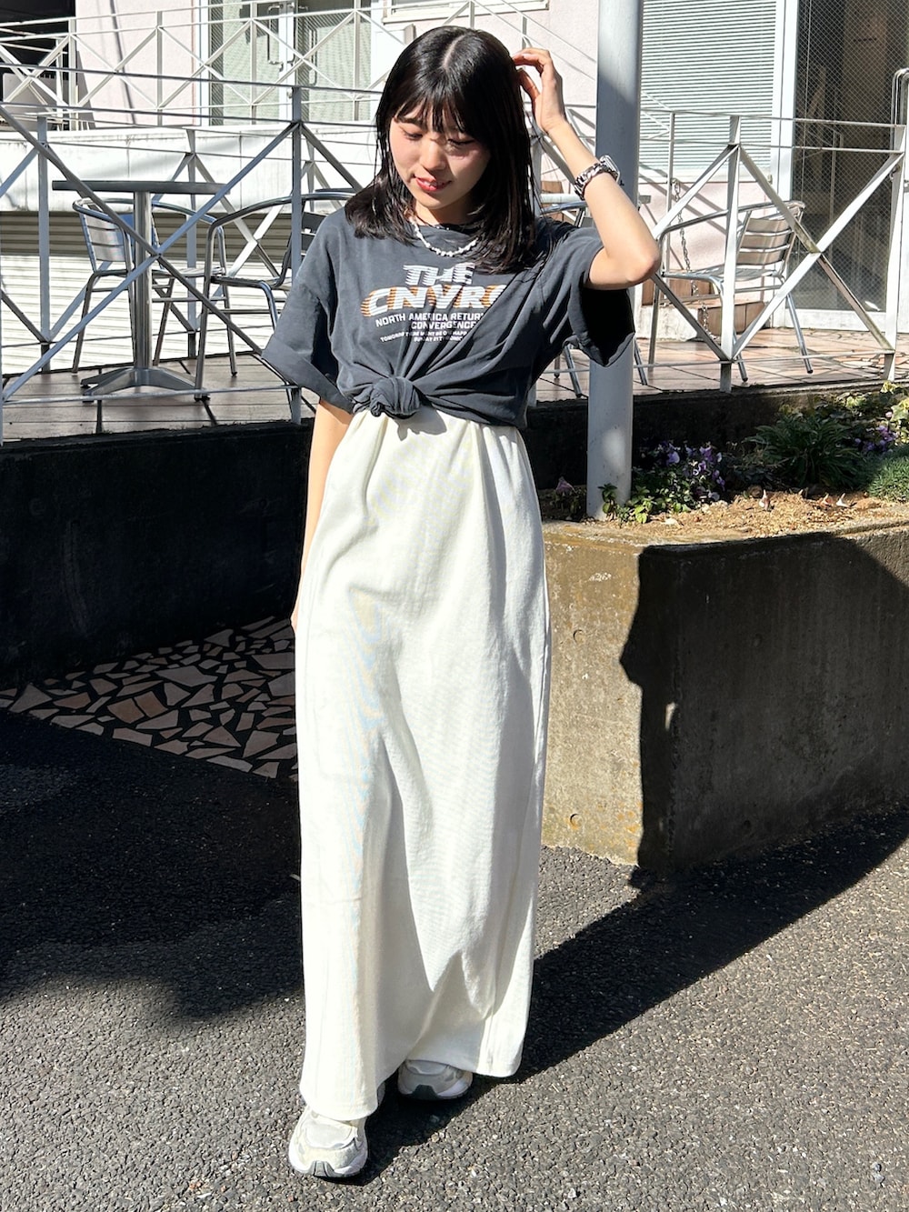 「Tシャツ、Tシャツコーデ、Tシャツワンピ、ワンピ、ワンピース、ワンピーススタイル、白、白ワンピース、アメスリワンピ」｜「Ungridのオーガビッツテレコフィットワンピース（ワンピース、ホワイト系）」を使った、多田詩音さん（レディース・152cm）の夏コーディネートの3枚目の写真