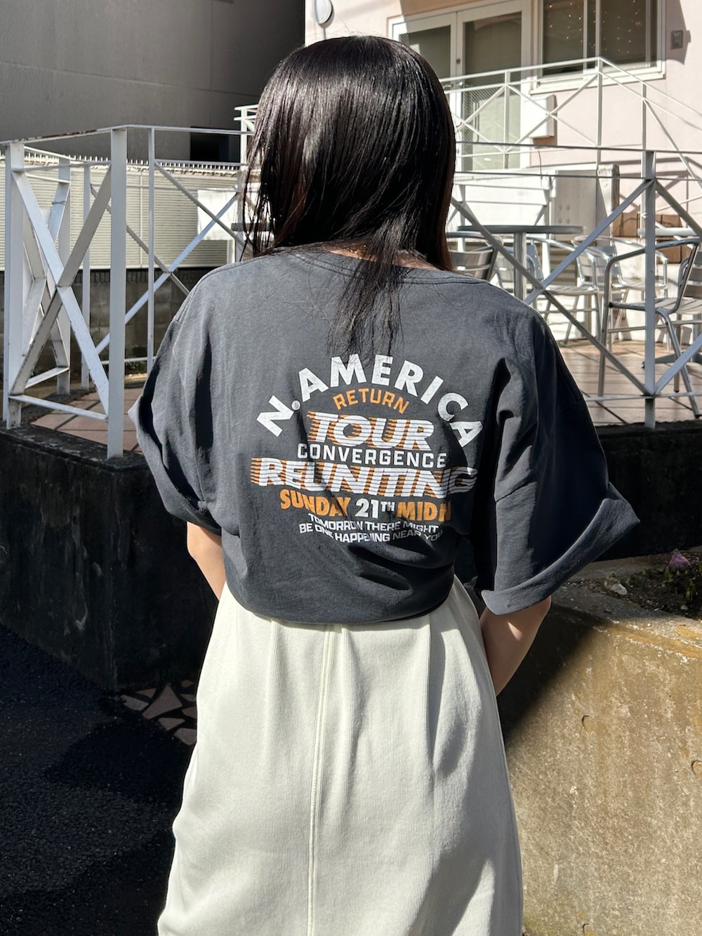 「Tシャツ、Tシャツコーデ、Tシャツワンピ、ワンピ、ワンピース、ワンピーススタイル、白、白ワンピース、アメスリワンピ」｜「Ungridのオーガビッツテレコフィットワンピース（ワンピース、ホワイト系）」を使った、多田詩音さん（レディース・152cm）の夏コーディネートの8枚目の写真