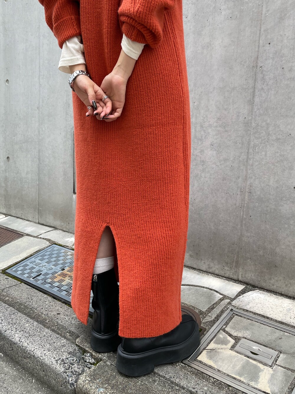 「ワンピース、春ニット、秋冬コーデ、低身長女子」｜「Ungridの【WEB限定】ハイネックジップニットワンピース（ワンピース、オレンジ系）」を使った、多田詩音さん（レディース・152cm）の秋コーディネートの7枚目の写真