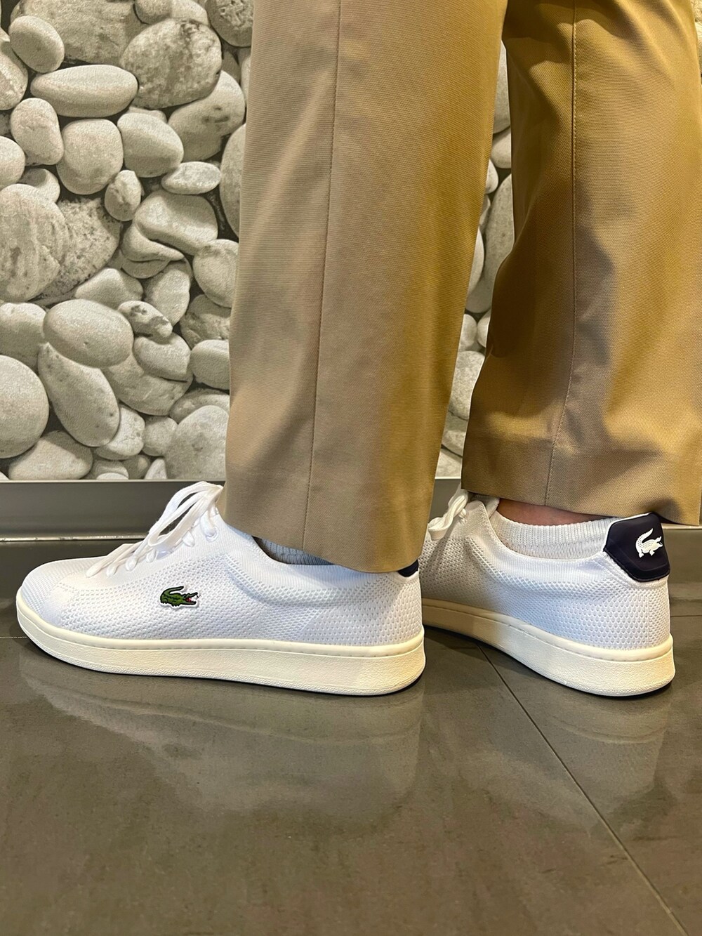 「初夏コーデ、ポロシャツ、LACOSTE、メンズファッション」｜「LACOSTEのカラー配色切り替えポロシャツ（ポロシャツ、ブルー系）」を使った、yamadaさん（メンズ・172cm）の夏コーディネートの7枚目の写真