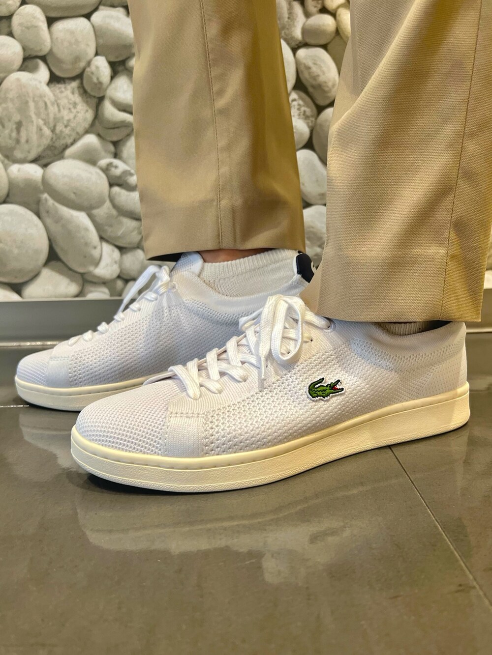 「初夏コーデ、ポロシャツ、LACOSTE、メンズファッション」｜「LACOSTEのカラー配色切り替えポロシャツ（ポロシャツ、ブルー系）」を使った、yamadaさん（メンズ・172cm）の夏コーディネートの6枚目の写真