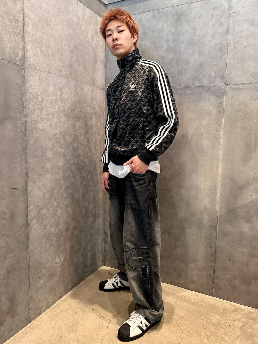 TS(アディダス オリジナルス フラッグシップ ストア 原宿