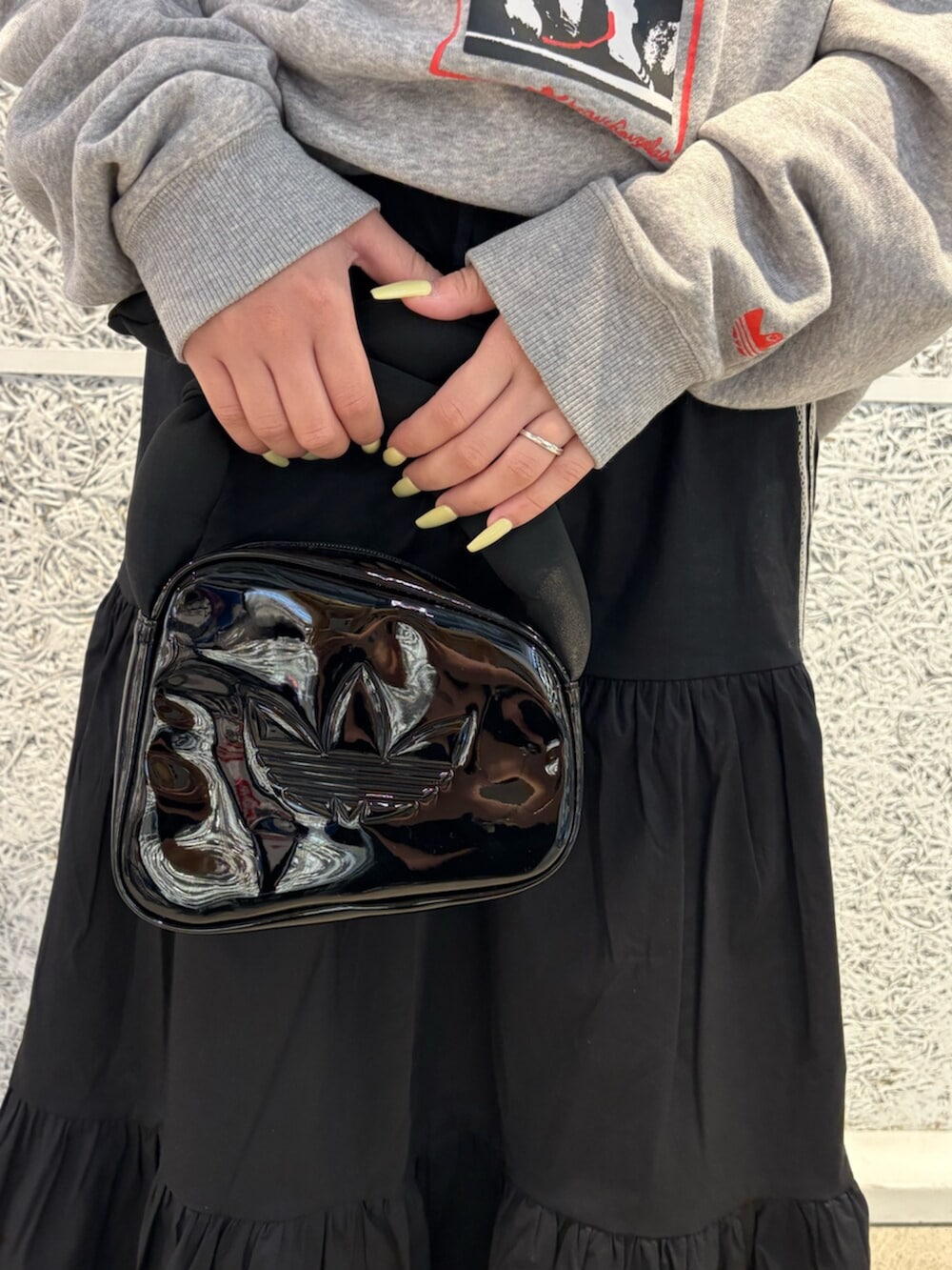 「adidas、adidas originals、アディダス、アディダスオリジナルス、スカートスタイル、テコンドー、カジュアルコーデ 、休日スタイル」｜「adidasのテコンドー / Taekwondo（シューズ、ホワイト系）」を使った、nobさん（レディース・149cm）の春コーディネートの3枚目の写真