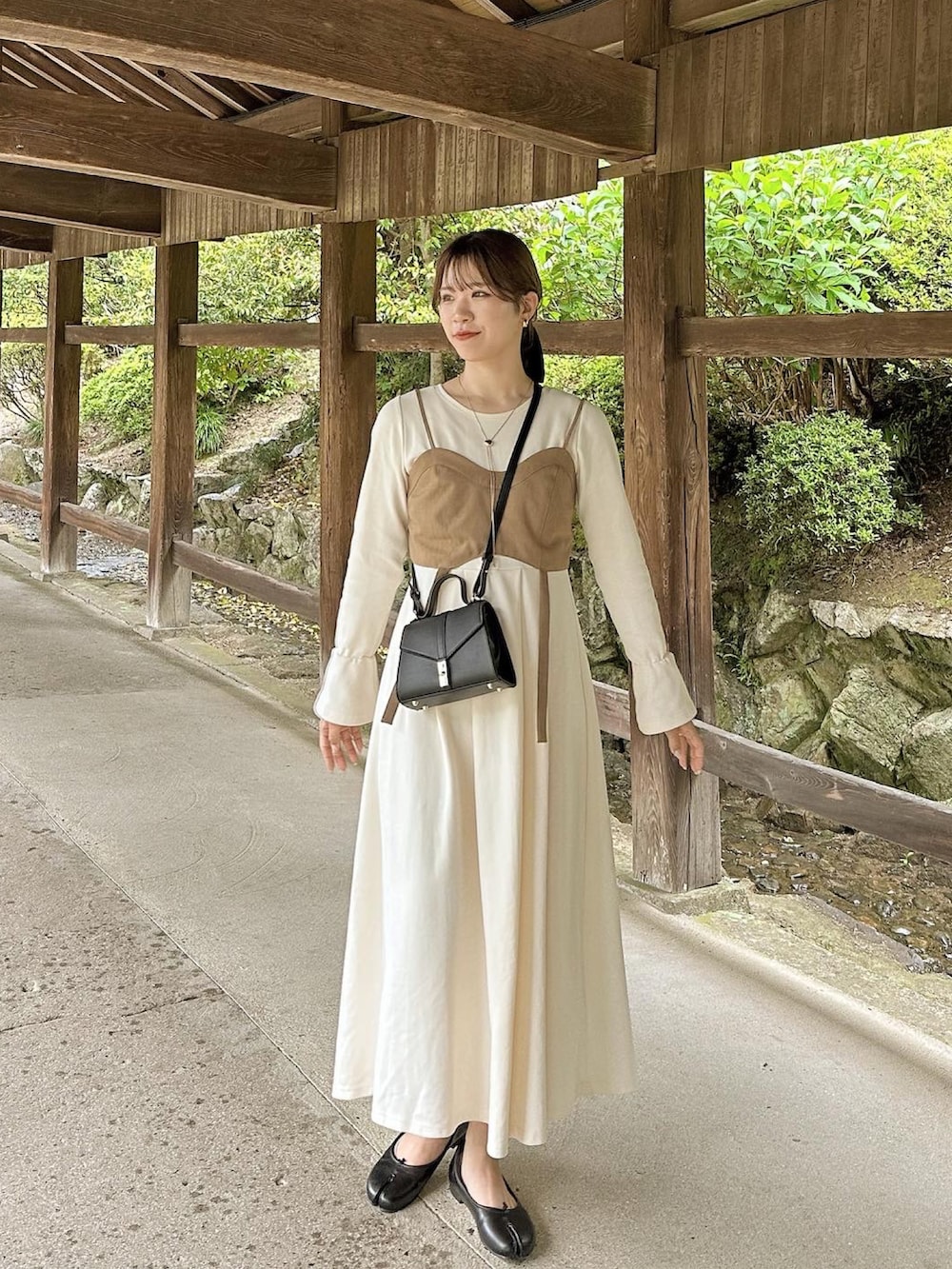 「春服コーデ、おでかけコーデ、春服、雨の日コーデ、お洒落さんとつながりたい、キレイめカジュアル、淡色コーデ、moitytto」｜「moi tyttoのビスチェセットマーメイドスカート（スカート、ベージュ系）」を使った、yunaさん（骨格ウェーブ・レディース・162cm）の春コーディネートの2枚目の写真