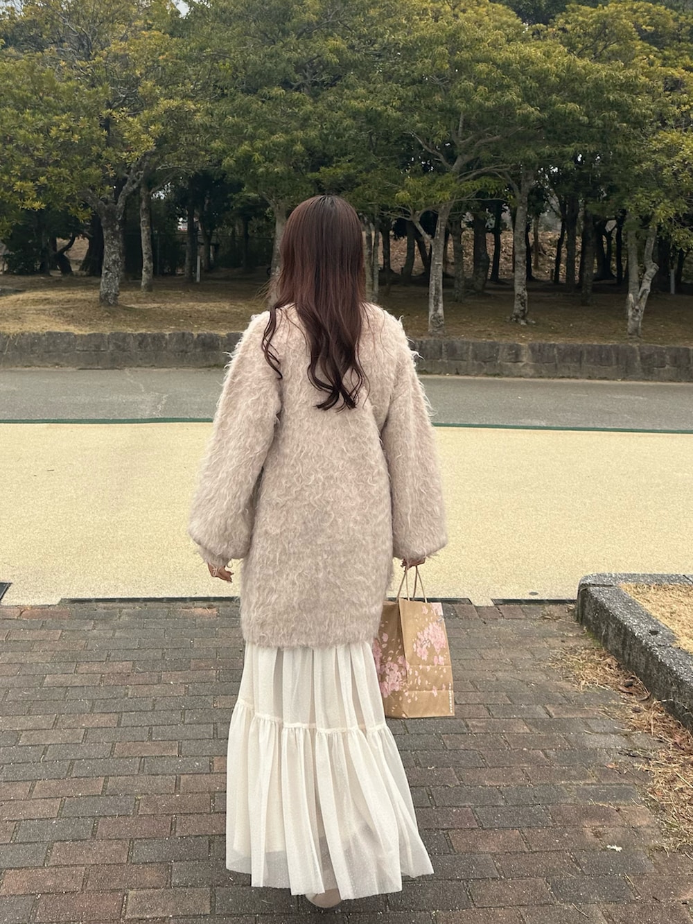 「春めき満開コーデ、春コーデ、おでかけコーデ、春服コーデ、春カラー、楽チンコーデ、ベージュ、淡色コーデ」｜「polàuraのアイテム（カーディガン/ボレロ、ベージュ系）」を使った、yunaさん（骨格ウェーブ・レディース・162cm）の春コーディネートの2枚目の写真
