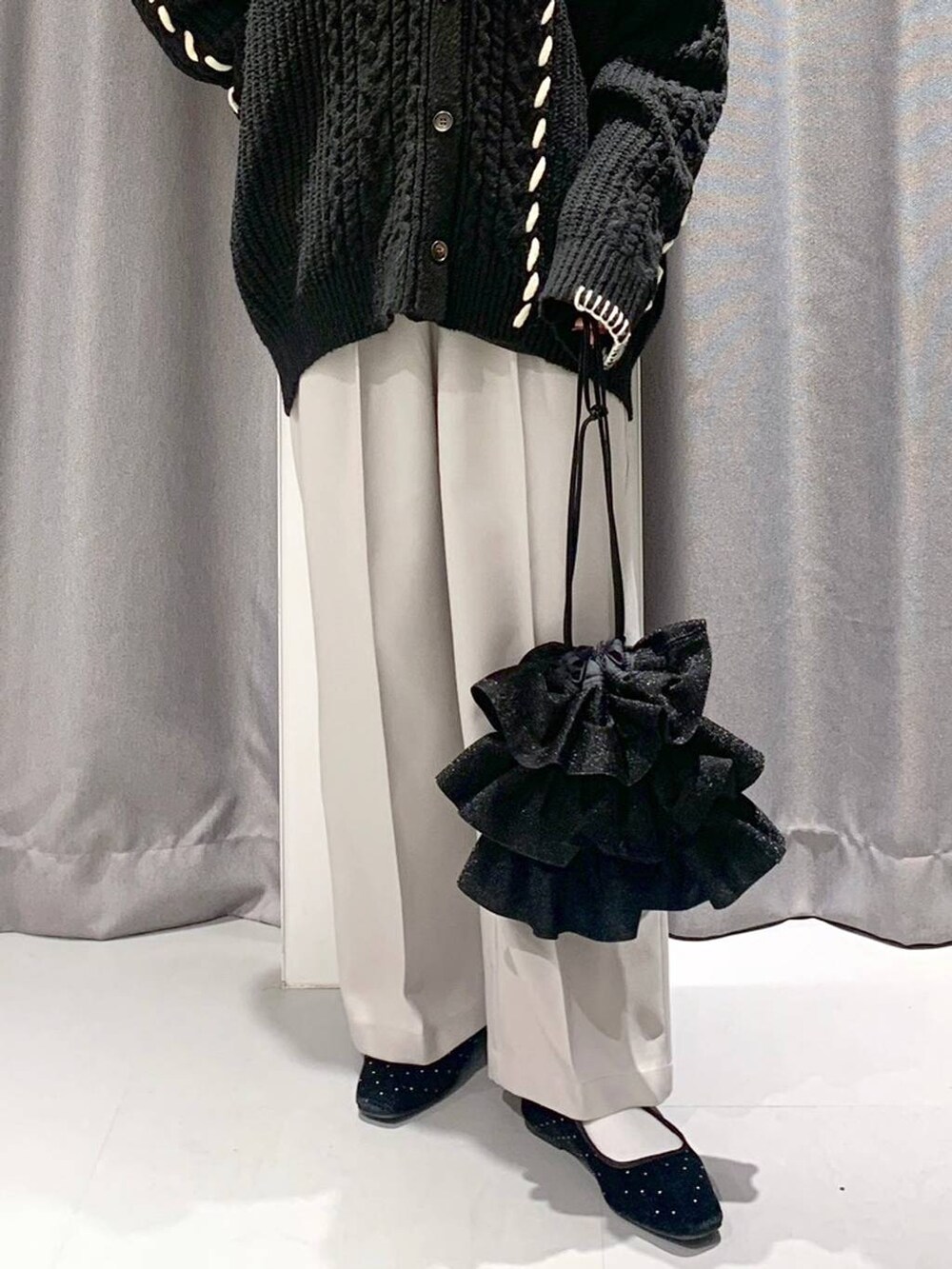 「カジュアル、きれいめ、ママコーデ、高見え、ショルダーバッグ、LAKOLE」｜「LAKOLEのメタルリボンバンスクリップ / 109881（ヘアピン、その他）」を使った、chinatsuさん（レディース・161cm）の冬コーディネートの7枚目の写真