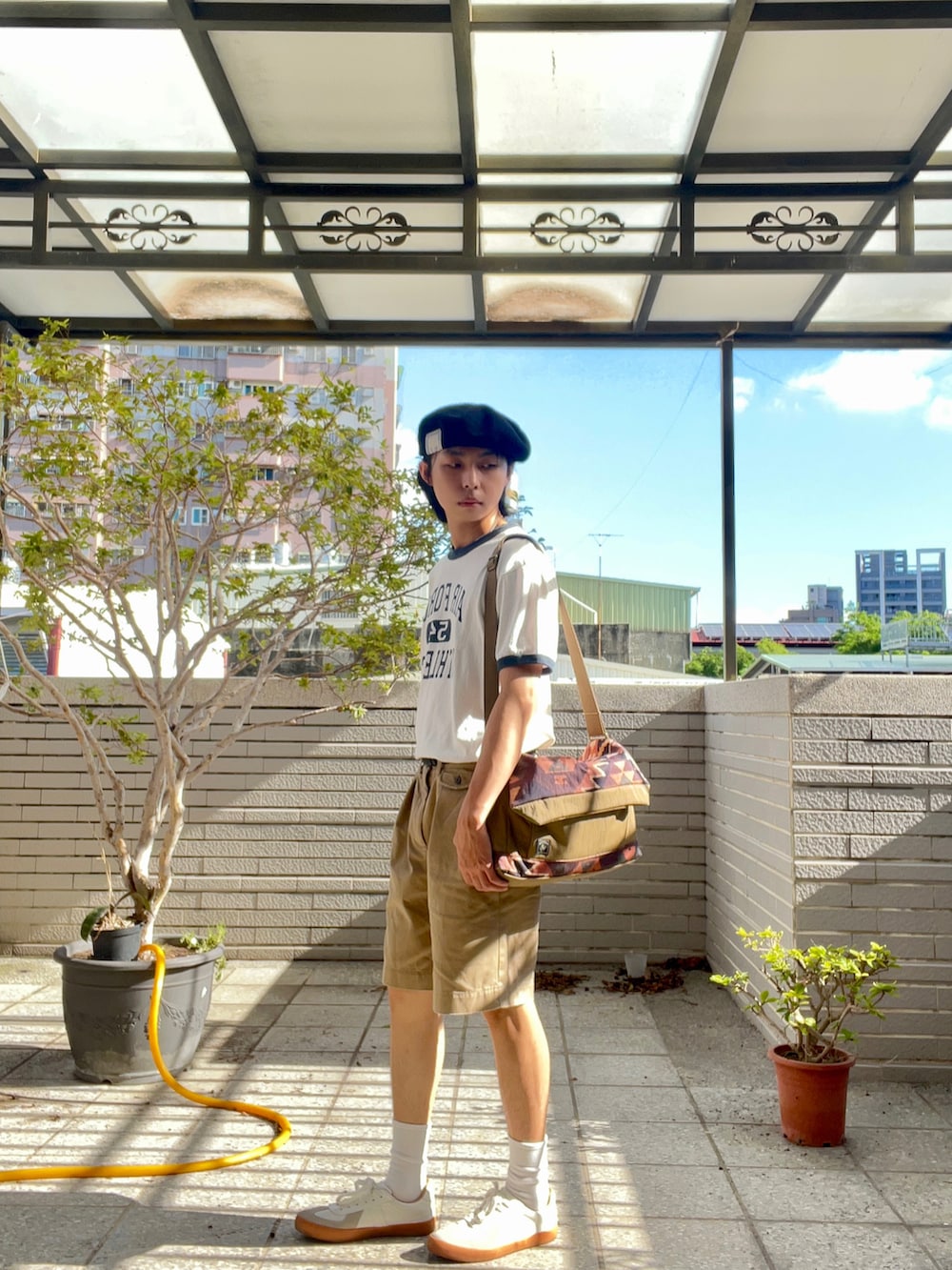 「シンプル、おしゃれさんと繋がりたい、スラックス、ベレー帽、GERMAN TRAINER」｜「THE H.W. DOG & CO. のPE6200（ハンチング/ベレー帽、ブラック系）」を使った、Chein Mingさん（メンズ・168cm）の夏コーディネートの2枚目の写真
