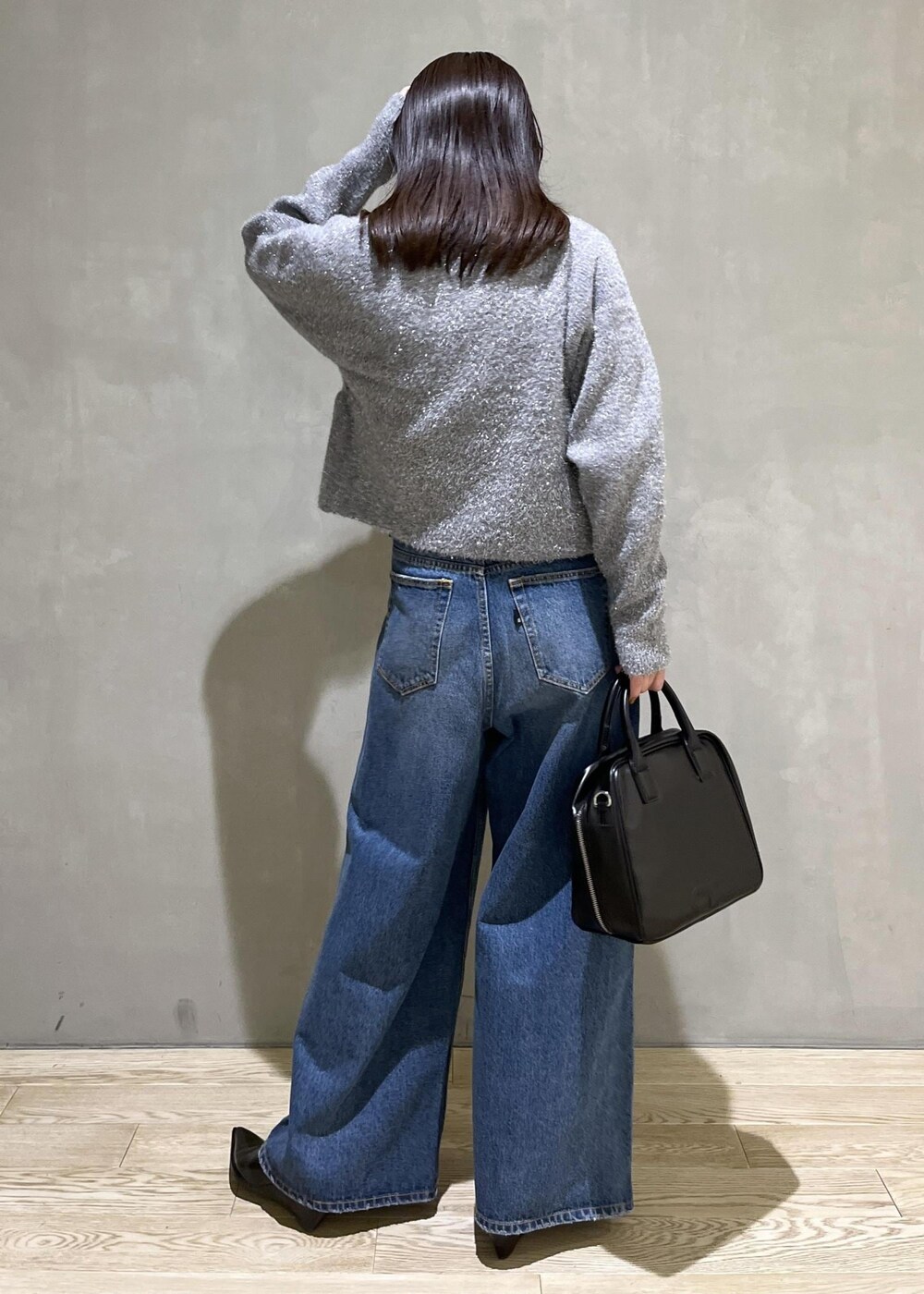 「ボストンバッグ、バッグ、ベルト、ラメ、シルバー、tangtang、タンタン、WEB限定、WEB限定商品、WEB限定アイテム、ブラック、ハンドバッグ、ホワイト、長袖、Tシャツ」|「TANGTANGの【TANG TANG】INSIDEOUT Tee(Tシャツ/カットソー、ホワイト系)」を使った、adamtanakaさん(レディース・158cm)の秋コーディネートの4枚目の写真