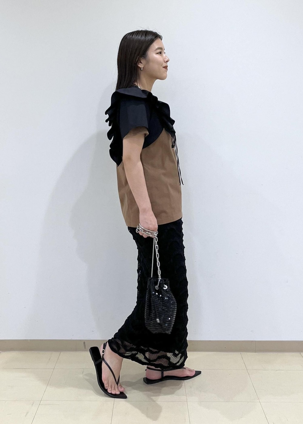 「ビーサン、BIGOTRE、ビゴター、ブラック、REMIRELIEF、タイトスカート、レミレリーフ、ボレロ、ADAM ET ROPÉ、FEMME、SDGs、サステナブル、骨格ストレート、イエベ、きれいめカジュアル」｜「ADAM ET ROPE'のカットメッシュスカート（スカート、ブラック系）」を使った、adamtanakaさん（レディース・158cm）の夏コーディネートの5枚目の写真