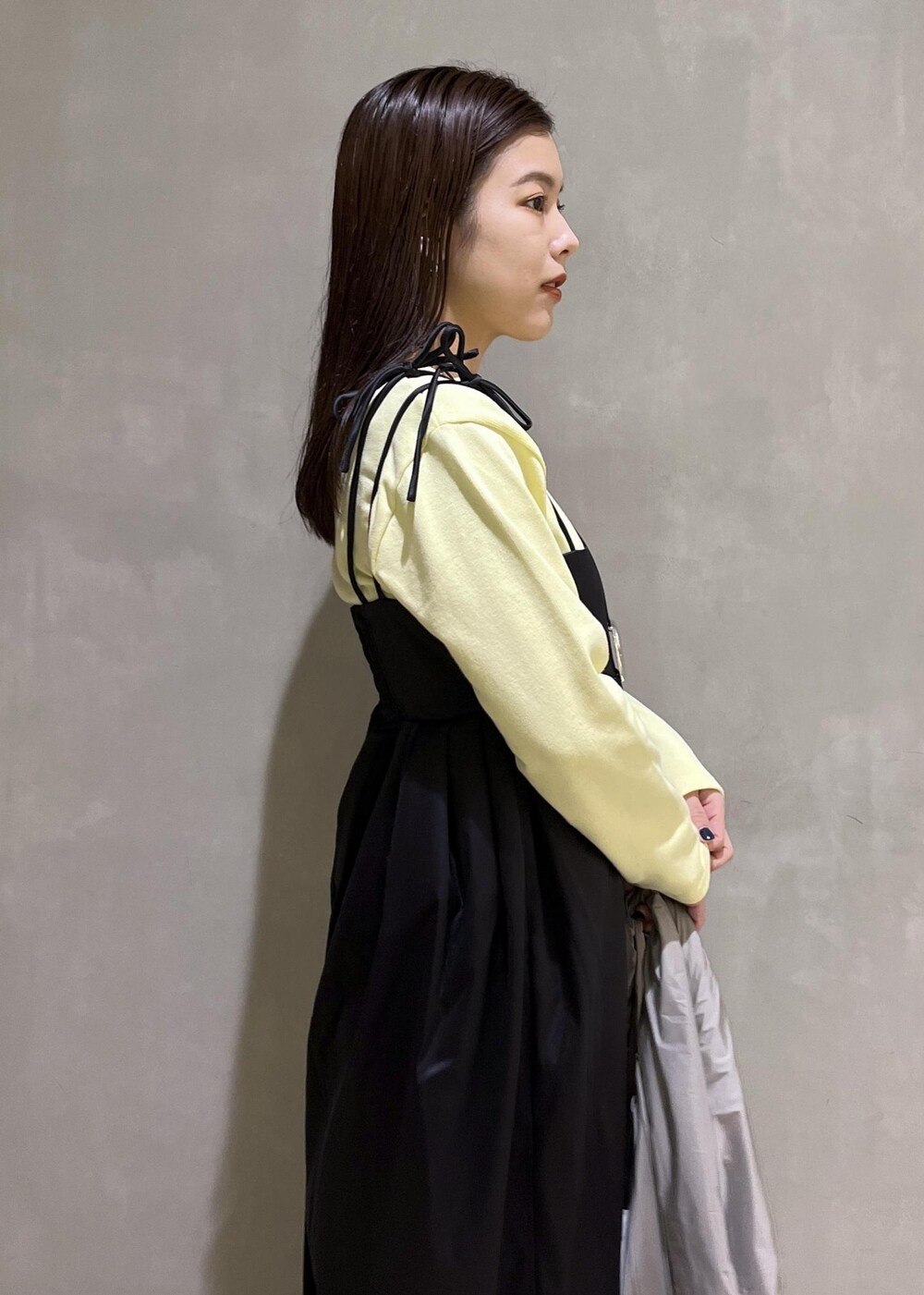 「24ss春の新作、GANNI、ガニー、SAINTJAMES、セントジェームス、Newbalance、ニューバランス、AMOMENTO、アモーメント、イエロー、ブラック、カットソー、キャミワンピ、バッグ、ハンドバッグ」|adamtanakaさん(レディース・158cm)の冬コーディネートの9枚目の写真