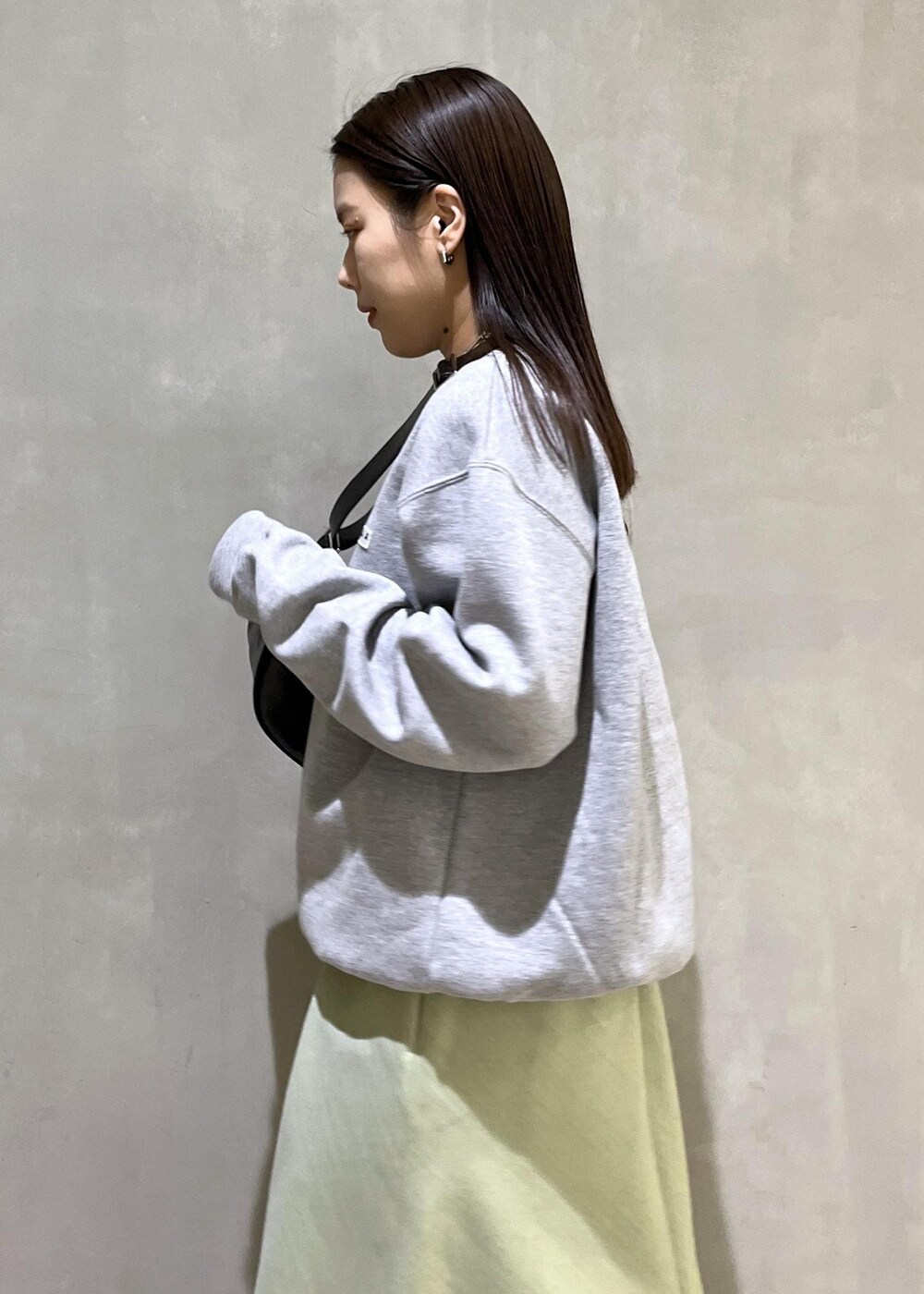 「バッグ、ショルダーバッグ、スニーカー、adidas、アディダス、アニエスベー、agnesb、別注、コラボ、ADAM ET ROPÉ、FEMME、SDGs、サステナブル、骨格ストレート、イエベ」｜「ADAM ET ROPE'の【LES BIJOUX】MIXチェーンネックレス（ネックレス、シルバー系）」を使った、adamtanakaさん（レディース・158cm）の冬コーディネートの10枚目の写真