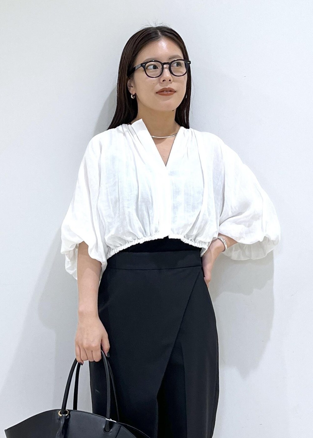 「サンダル、バッグ、ADAM ET ROPÉ、FEMME、SDGs、サステナブル、骨格ストレート、イエベ、きれいめ、モード、仕事着、通勤、夏、夏コーデ、夏ファッション」｜「ADAM ET ROPE'の【サステナブル】ナロークロスストラップサンダル（サンダル、ブラック系）」を使った、adamtanakaさん（レディース・158cm）の夏コーディネートの6枚目の写真