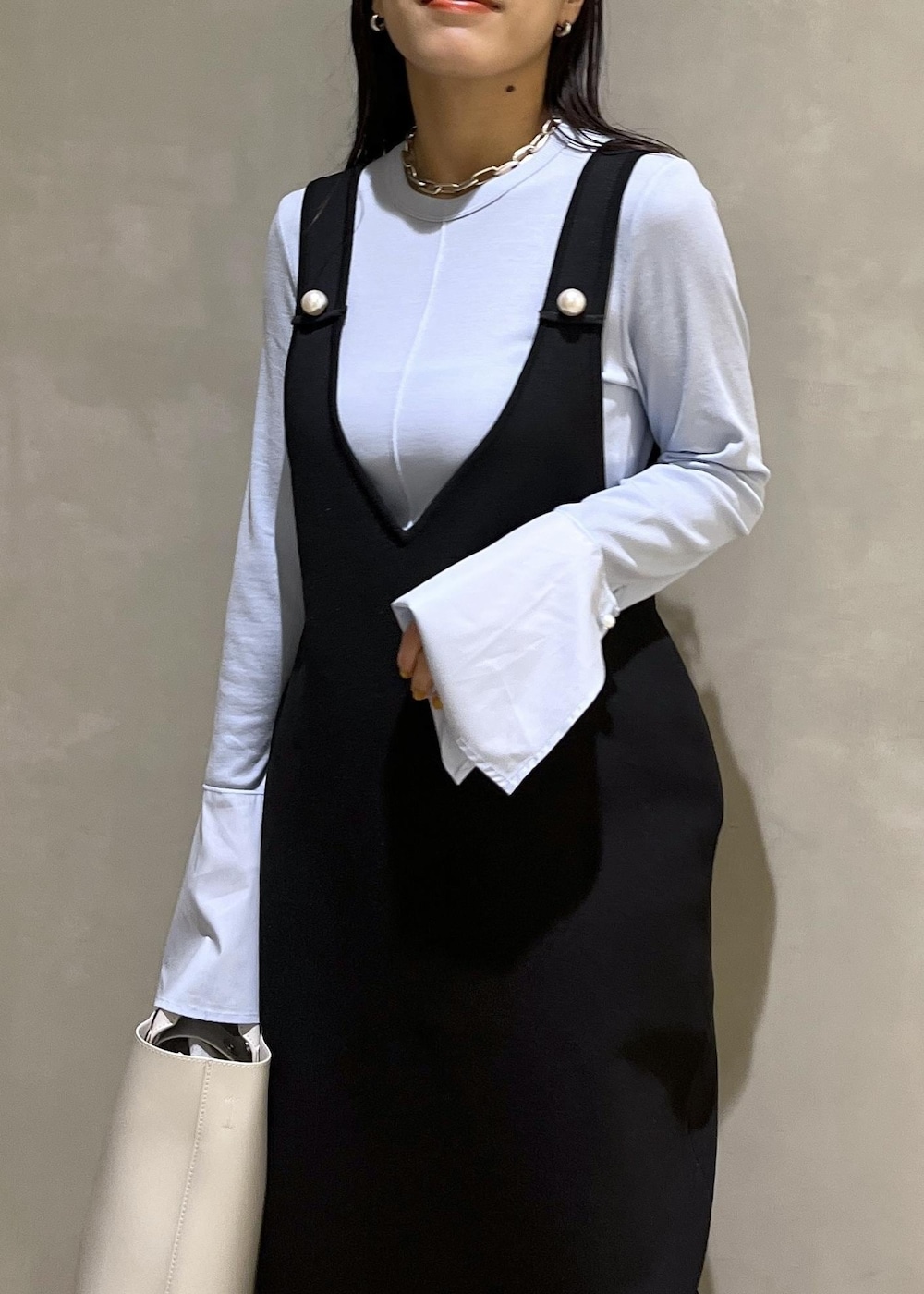 「バッグ、カットソー、サイドゴア、ブラック、WEB限定、WEB限定商品、WEB限定アイテム、パール、ADAM ET ROPÉ、FEMME、SDGs、サステナブル、骨格ストレート、イエベ、きれいめカジュアル」｜「ADAM ET ROPE'の【A4・PC対応】ダブルポケットトートバッグ（トートバッグ、ホワイト系）」を使った、adamtanakaさん（レディース・158cm）の秋コーディネートの5枚目の写真