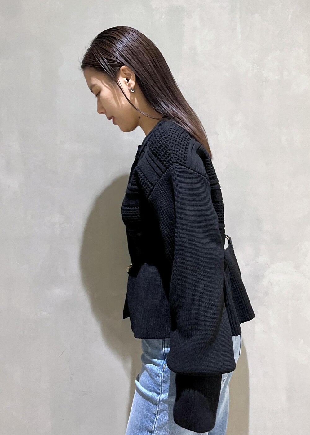 「ROLLAS、ローラス、ローラスデニム、GANNI、ガニー、WEB限定、WEB限定商品、WEB限定アイテム、AER、ペプラム、デニム、バッグ、ハンドバッグ、ブーツ、ブラックコーデ」｜「ADAM ET ROPE'のラムレザーミドルブーツ（ブーツ、ブラック系）」を使った、adamtanakaさん（レディース・158cm）の冬コーディネートの9枚目の写真