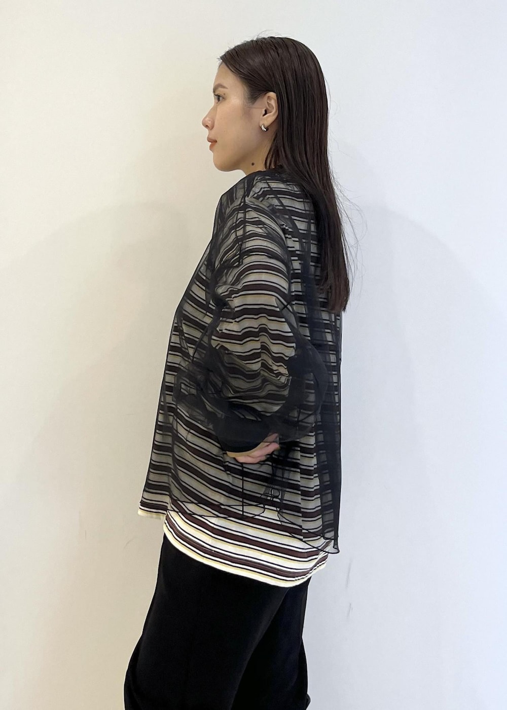 「JACKSONMATISSE、ジャクソンマティス、別注、ロンT、チュール、シアー、ボーダー、初秋コーデ、秋コーデ、お出かけコーデ、モード、大人カジュアル、レイヤード、カジュアルコーデ、別注アイテム」｜「ADAM ET ROPE'の【洗える】オーバーチュールプルオーバー（Tシャツ/カットソー、ブラック系）」を使った、adamtanakaさん（レディース・158cm）の秋コーディネートの8枚目の写真