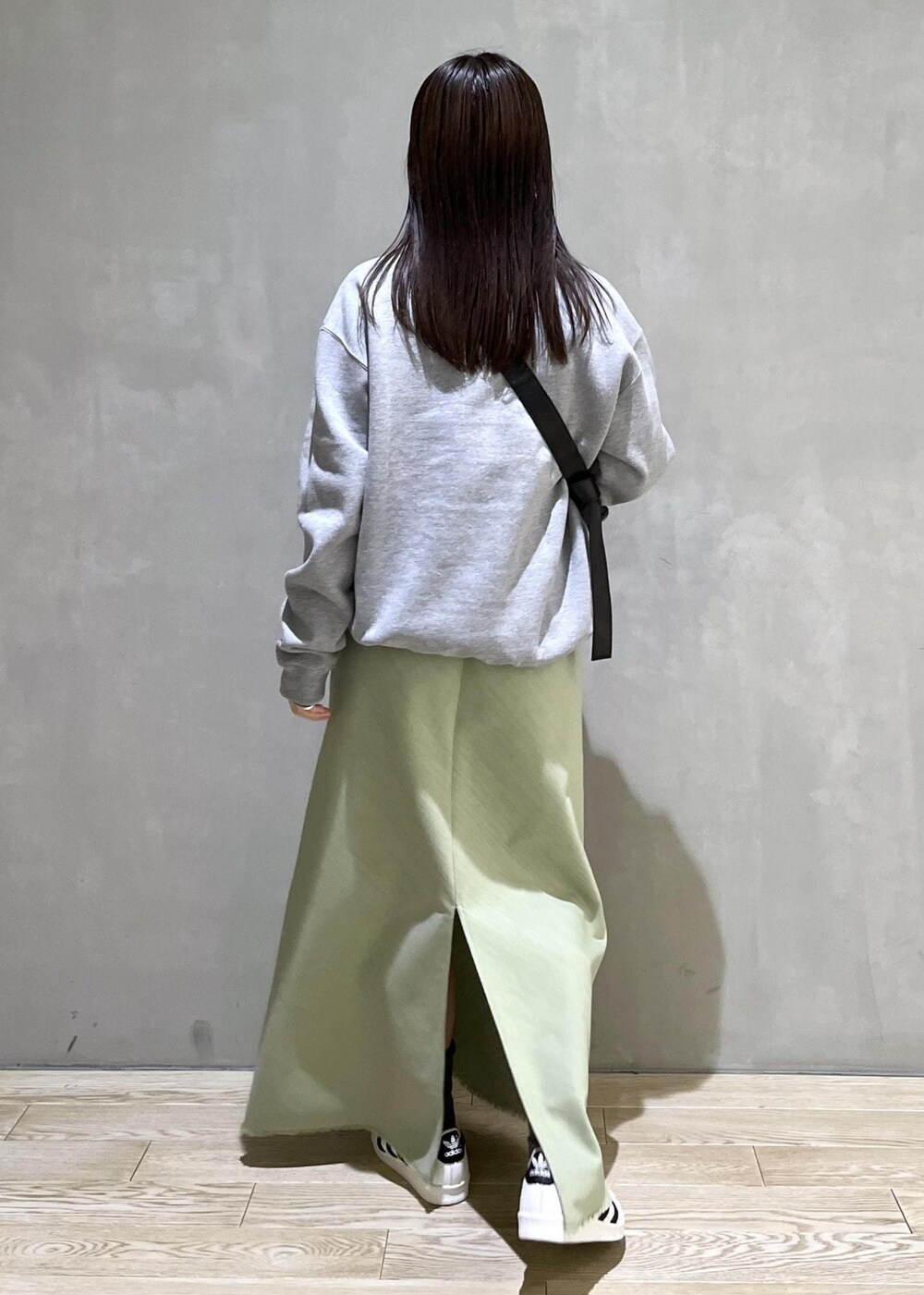 「バッグ、ショルダーバッグ、スニーカー、adidas、アディダス、アニエスベー、agnesb、別注、コラボ、ADAM ET ROPÉ、FEMME、SDGs、サステナブル、骨格ストレート、イエベ」｜「ADAM ET ROPE'の【LES BIJOUX】MIXチェーンネックレス（ネックレス、シルバー系）」を使った、adamtanakaさん（レディース・158cm）の冬コーディネートの5枚目の写真
