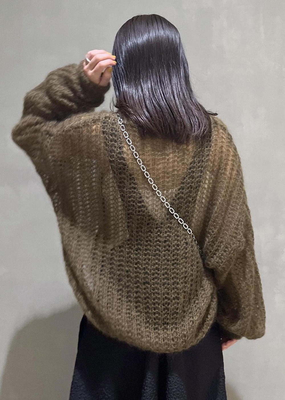 「サイドゴア、モヘヤ、WEB限定、WEB限定商品、WEB限定アイテム、カーキ、ハイ、Hai、ネックレス、ブラウン、プルオーバー、ニット、長袖、クルーネック、ブラック」|「ADAM ET ROPE'のオーガニックベアキャミソール(キャミソール、ホワイト系)」を使った、adamtanakaさん(レディース・158cm)の夏コーディネートの7枚目の写真