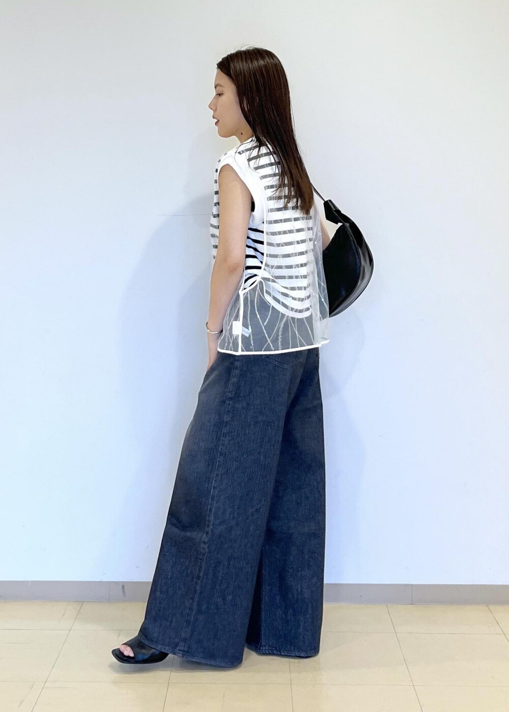 「NEEDBY、ニードバイ、バッグ、Benamun、24ss夏の新作、別注、ブラック、ホワイト、カットソー、デニム、ワイド、ADAM ET ROPÉ、FEMME、SDGs、サステナブル」｜「ADAM ET ROPE'のストレッチブーツサンダル（ブーツ、ブラック系）」を使った、adamtanakaさん（レディース・158cm）の夏コーディネートの3枚目の写真