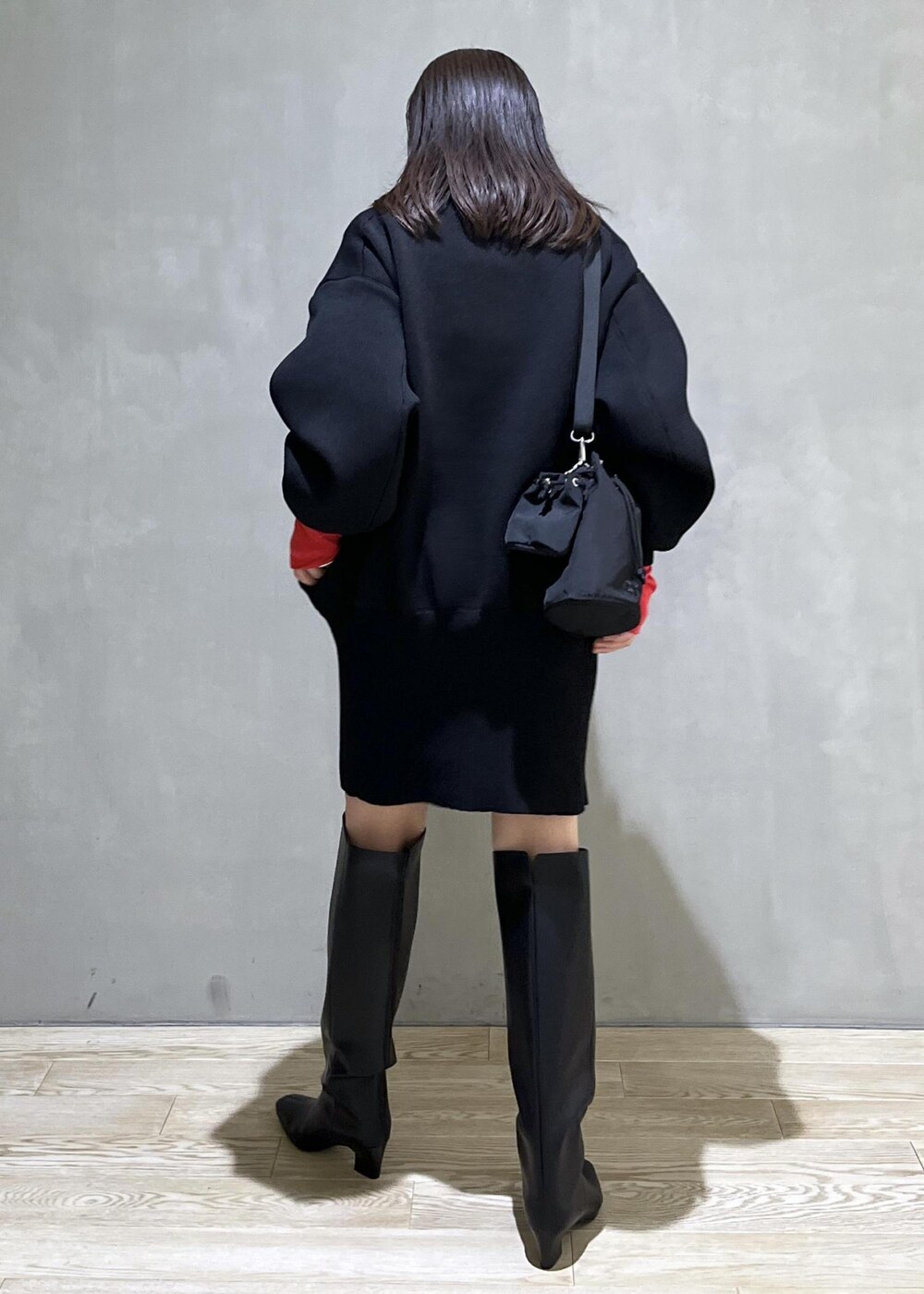 「ロングブーツ、バッグ、ショルダーバッグ、ブラック、baserange、ベースレンジ、カットソー、ロンT、ネックレス、アクセサリー、ADAM ET ROPÉ、FEMME、SDGs、サステナブル、骨格ストレート」|「ADAM ET ROPE'のナロースクエアトゥロングブーツ(ブーツ、ブラック系)」を使った、adamtanakaさん(レディース・158cm)の秋コーディネートの4枚目の写真