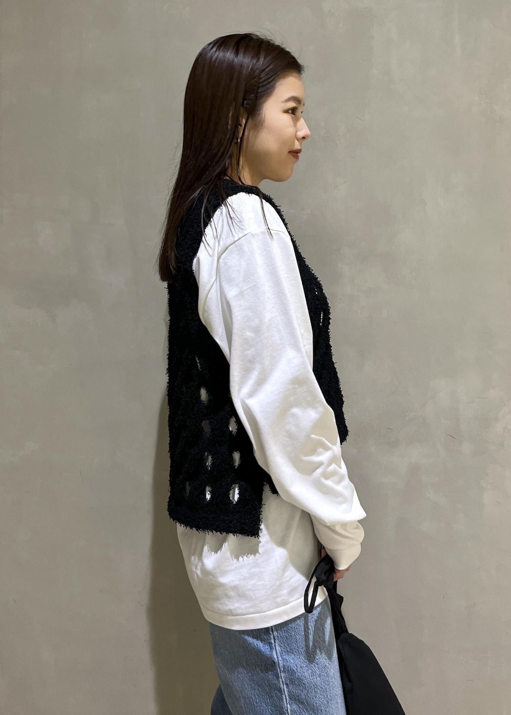 「24ss春の新作、AER、WEB限定、WEB限定商品、WEB限定アイテム、JANESMITH、ジェーンスミス、ROLLAS、ローラス、ローラスデニム、別注、BenAmun、AMOMENTO、アモーメント、プリントT」｜「ROLLA'Sの【ROLLA'S for ADAM ET ROPE'】別注 EASTCOAST FLARE ANKLE（デニムパンツ、ブルー系）」を使った、adamtanakaさん（レディース・158cm）の冬コーディネートの9枚目の写真