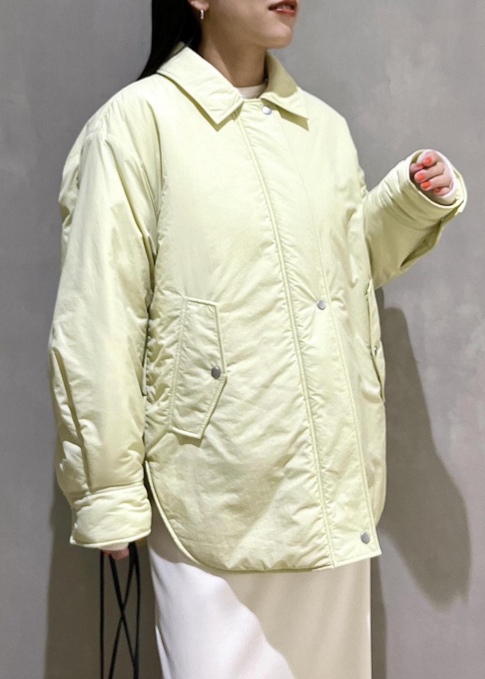 「ブルゾン、トップス、カットソー、ロングブーツ、ブーツ、バッグ、ミニバッグ、巾着、MILLER、ミラー、別注、長袖、ADAM ET ROPÉ、FEMME、SDGs」｜「ADAM ET ROPE'のナロースクエアフラットロングブーツ（ブーツ、ブラック系）」を使った、adamtanakaさん（レディース・158cm）の秋コーディネートの6枚目の写真